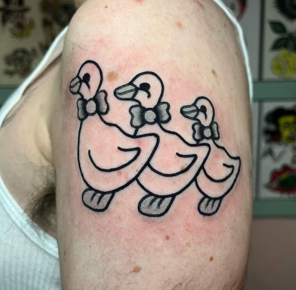 Done by @tourtellinie 🌼🌼🌼 DM her to book @tourtellinie @tourtellinie @tourtellinie #chicagotattooartist #chicagotattooshop #chicagotattooshops #chicagotattooartist #chicagotattoos #chicagotattoo #ladytattooer #ladytattooers #midwesttattooer #midwe