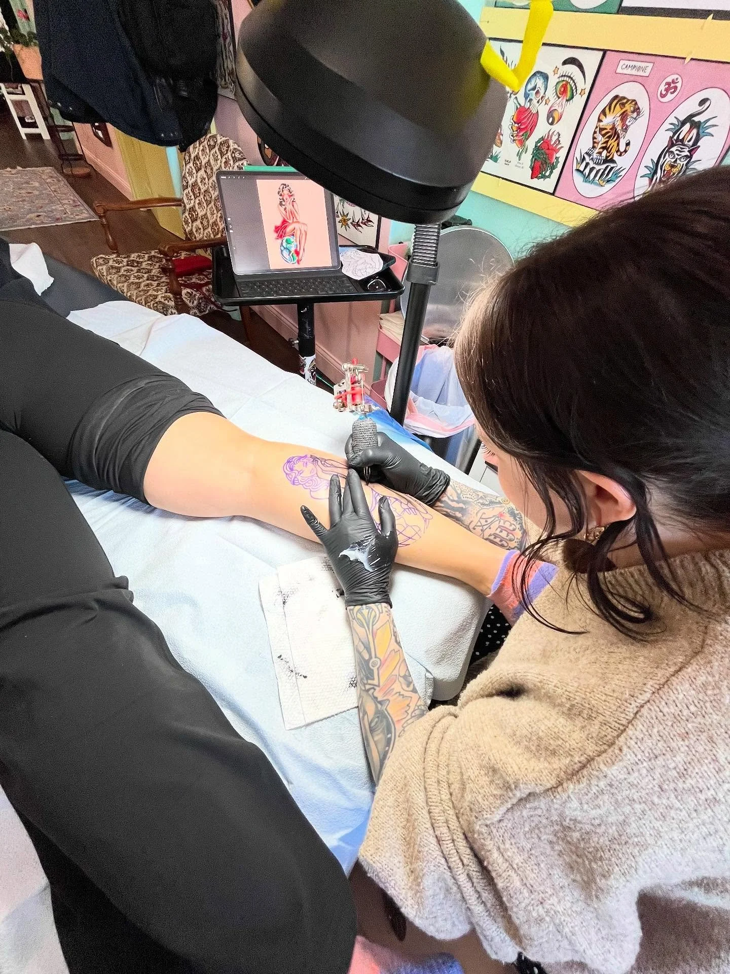 Thank you to everyone who gets tattooed 🕉️
2009 W. Belmont Ave
Tuesday-Saturday 12-7pm
☀️☀️☀️ good-omen-chicago.com ☀️☀️☀️ 

#chicago #chicagotattooartist #chicagotattooer #chicagotattooshop #chicagotattooshops #chicagotattooer #ladytattooers