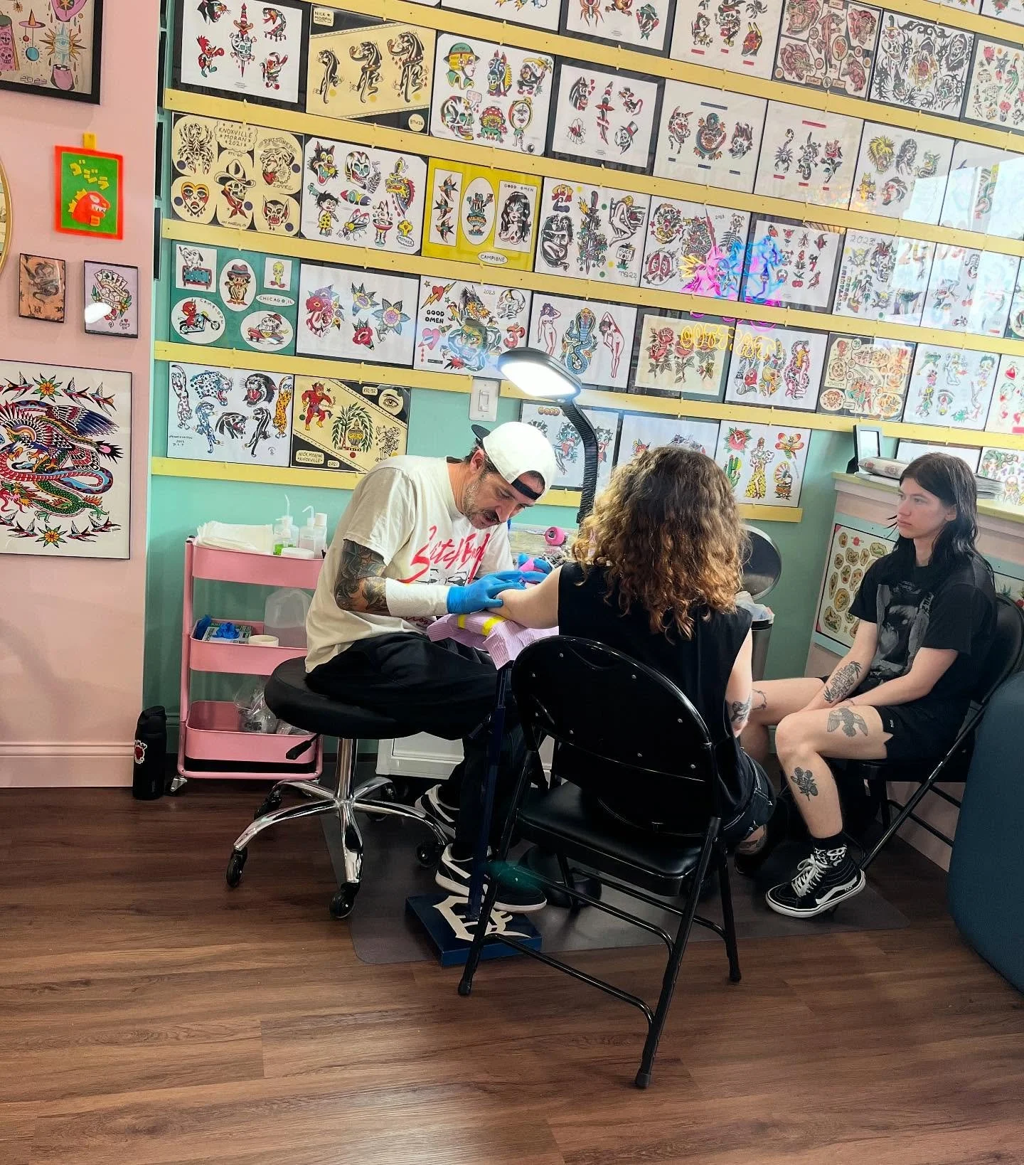 ☀️ Visit our website to book ↙️
good-omen-chicago.com 
Or walk in Tuesday-Saturday 12-7pm
Check out the bio for updates on visiting guest artists, &amp; thanks to everyone who came to visit 🕉️

#chicago #chicagotattooshop #chicagotattooartist #chica
