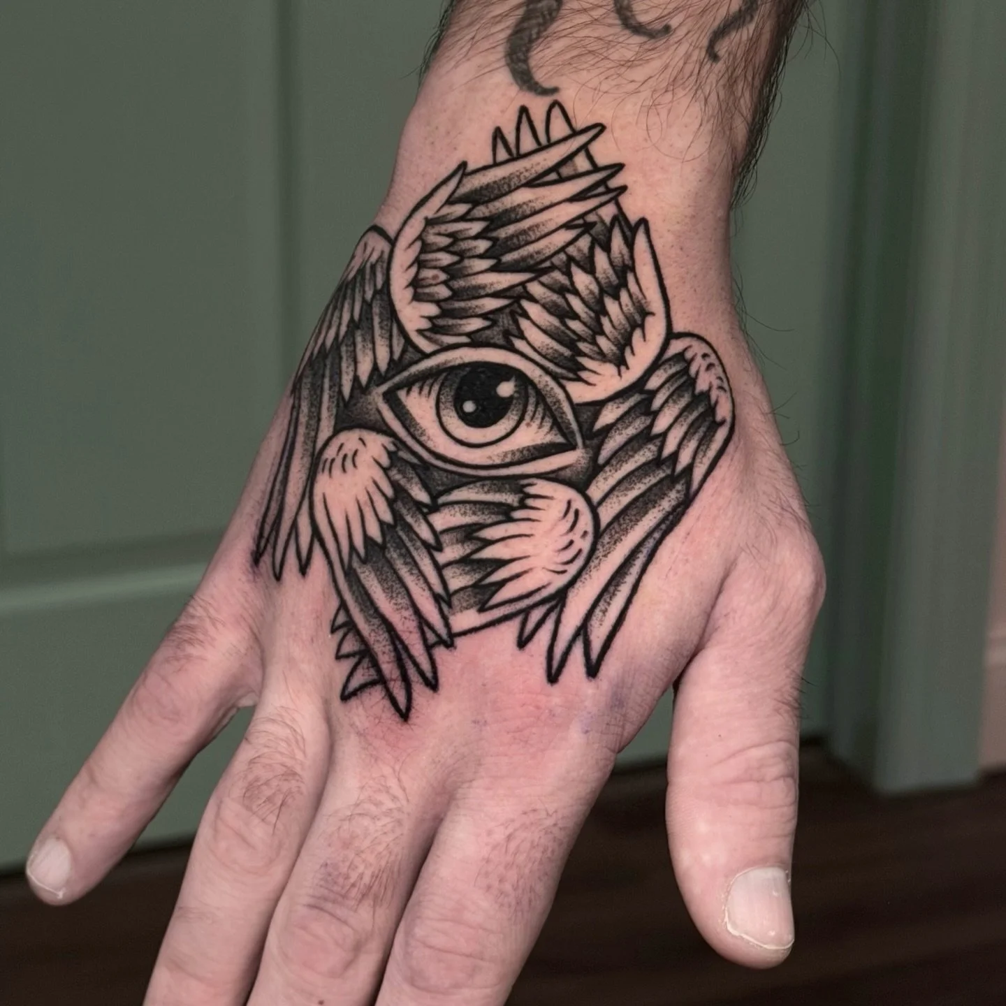 &bull;SERAPHIM&bull; 
I really enjoy to tattoo hands and even more if are projects like this one ! Thanks for your trust @its_dom_d 
At: @good.omen.tattoo 🌙