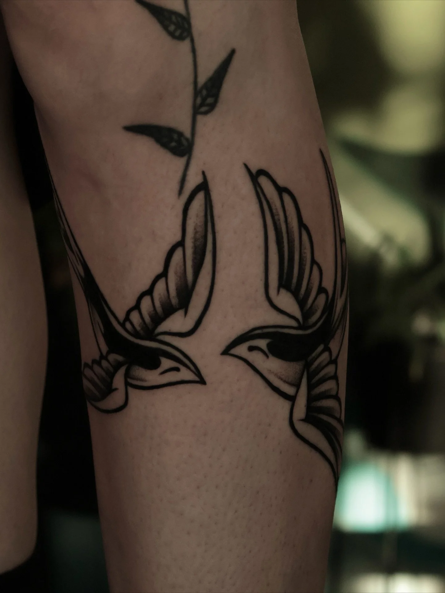 &bull; L O V E &bull; 
I really enjoyed to tattoo this little swallows 🥰 thank you for your trust @tina_chris25 , can&rsquo;t wait for the next sesh ! 
.
.
#tattoo #chicagoink #inked #tattooideas #swallow