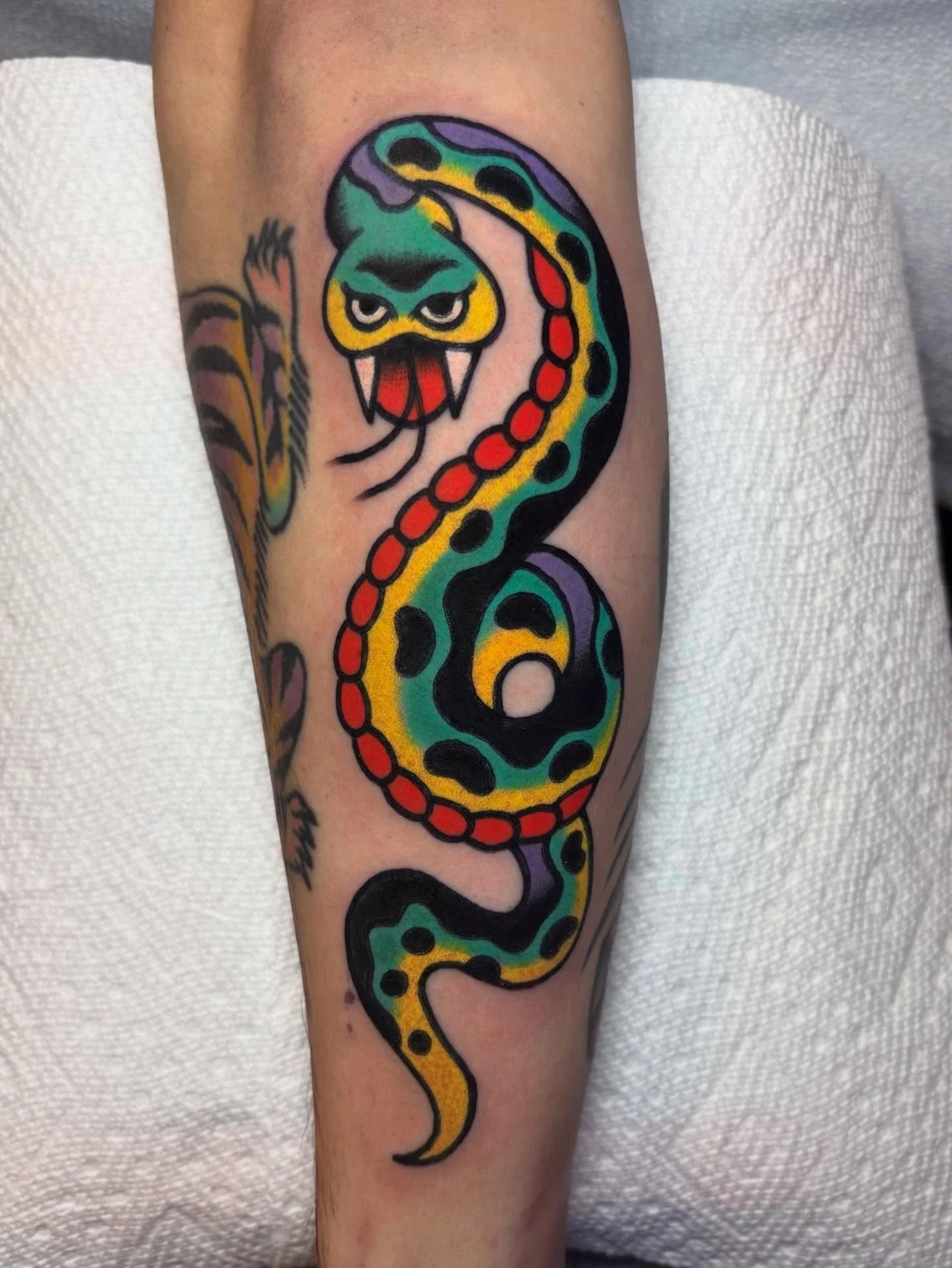 Done by @juliacampione 🌈🌈🌈 FOR BOOKING&mdash; campionetats@gmail.com
#chicago #chicagotattooartist #chicagotattooshop #chicagotattooer #chicagotattoos