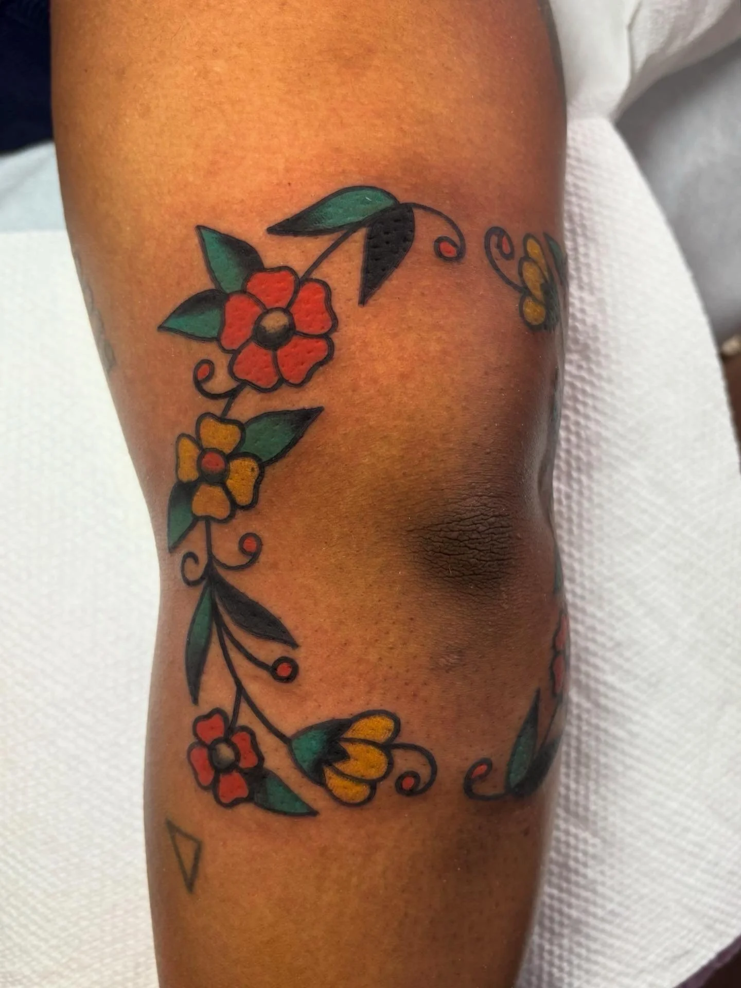 Done by @juliacampione 🌈🌈🌈 FOR BOOKING&mdash; campionetats@gmail.com
#chicago #chicagotattooartist #chicagotattooshop #chicagotattooer #chicagotattoos