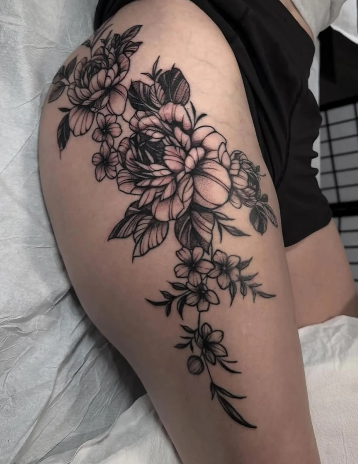 Cover up done by @madrid_tatts 🌙 DM him to book @madrid_tatts @madrid_tatts @madrid_tatts 

#chicagotattooshop #chicagotattooshops #chicagotattooer #chicagotattoos #chicagotattooartist