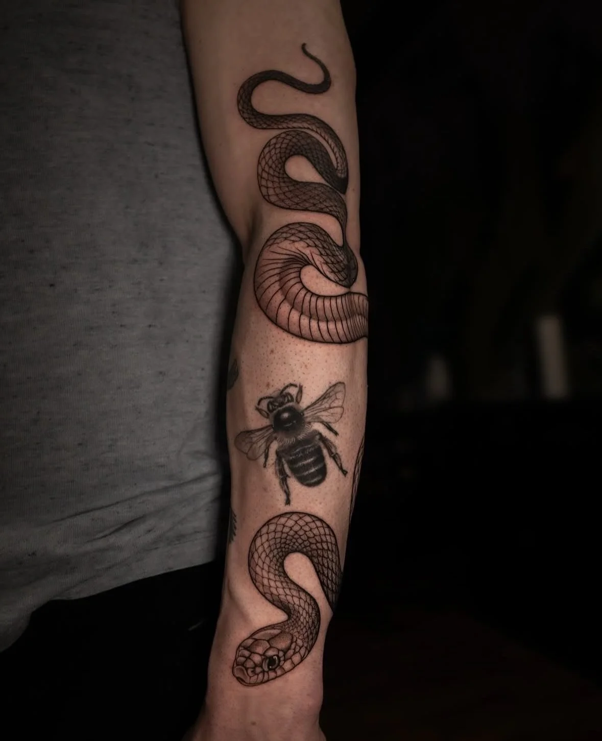 Fresh 🐍 healed 🐝 Done by @mat.tattss 🕉️ FOR BOOKING&mdash; Click the link in his bio @mat.tattss @mat.tattss @mat.tattss

#chicagotattooshop #chicagotattooartist #chicagotattoos #chicagotattooer #chicagotattooshops