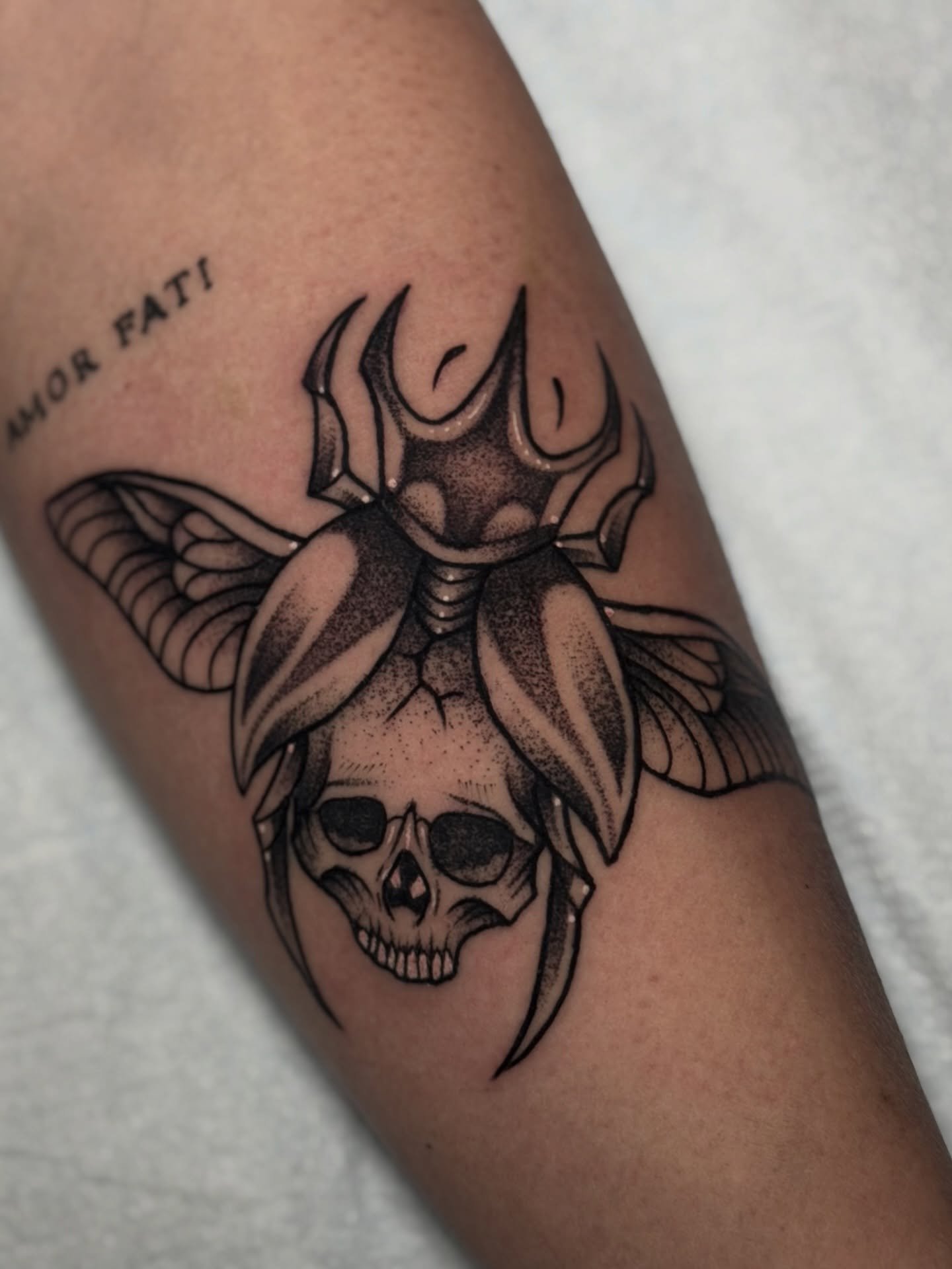 &bull; BEETLE &bull; 
In love with this one 🖤 hope y&rsquo;all  like it too ! 
As always at home : @good.omen.tattoo 🌙