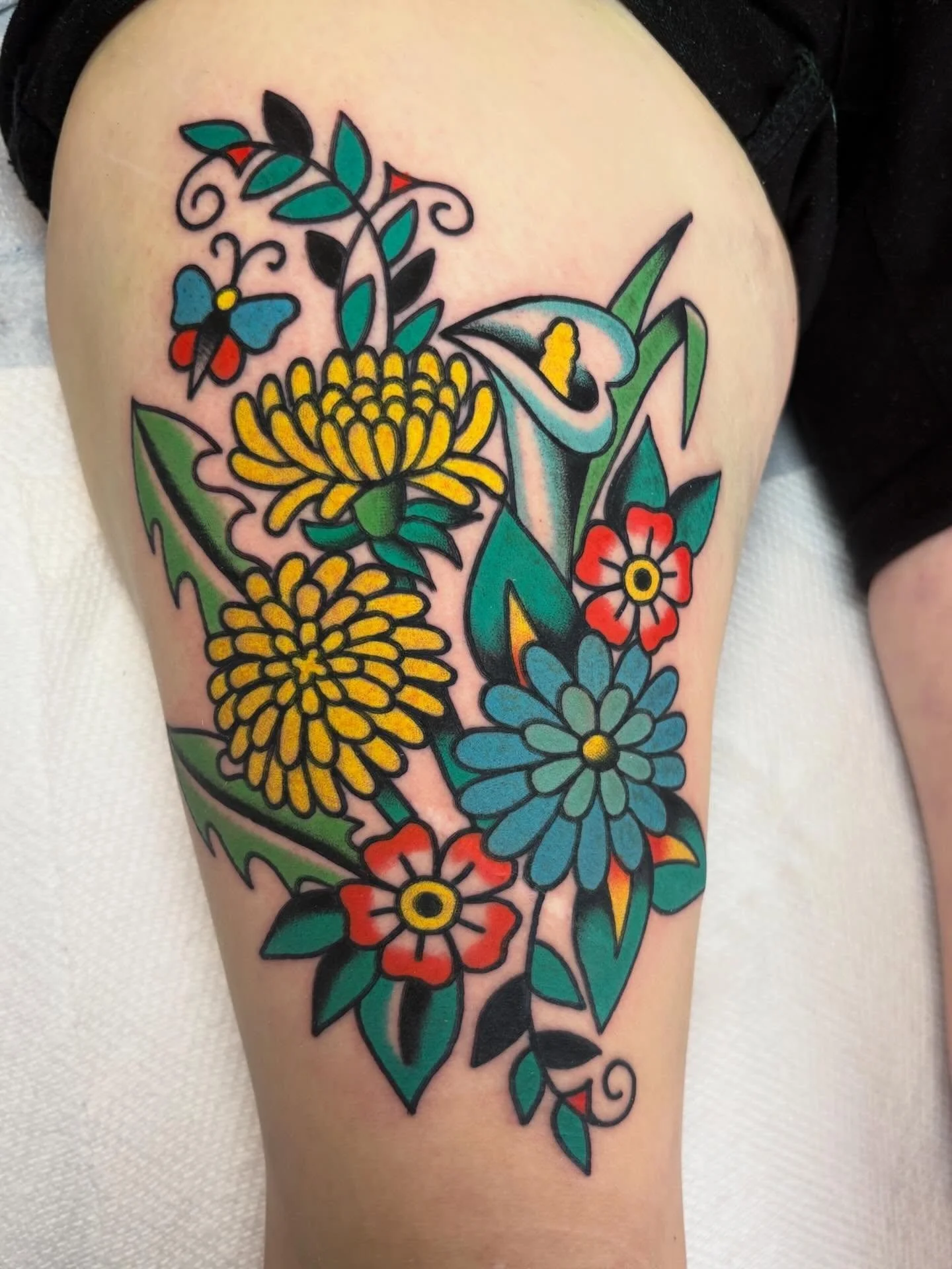 Tattoos done today 
at @good.omen.tattoo 🕉️
Thank you Julia &amp; Maggie!

#chicagotattooer #chicagotattooshop #chicagotattooartist #chicagotattoos #traditionaltattoo