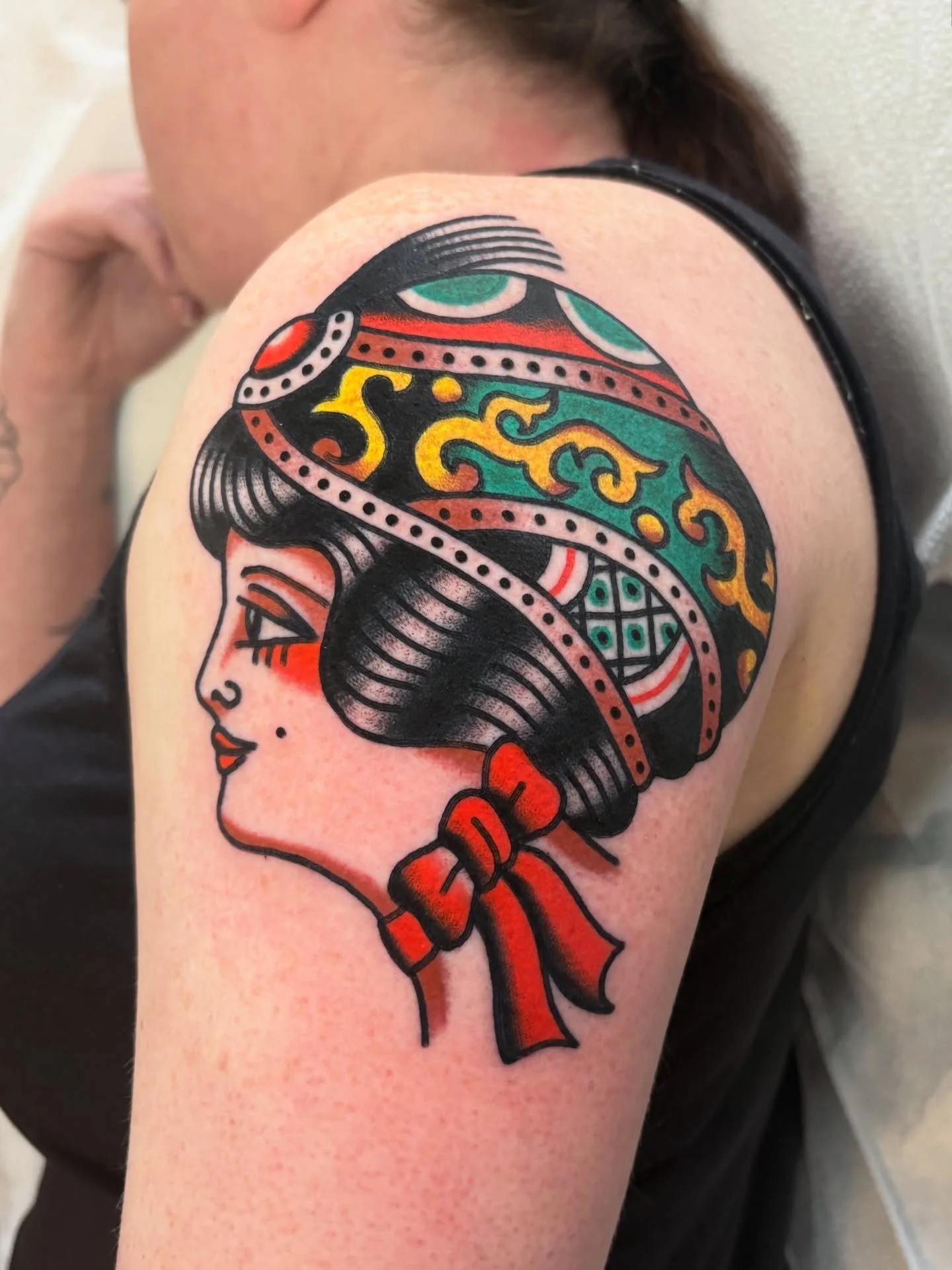 Done by @juliacampione 🌈🌈🌈 FOR BOOKING&mdash; campionetats@gmail.com
#chicago #chicagotattooartist #chicagotattooshop #chicagotattooer #chicagotattoos