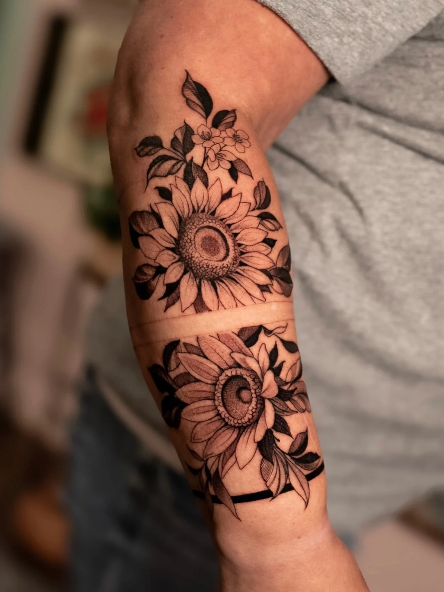 Sunflowers and bands🌻

First session of this project for Caro. Really happy with how it&rsquo;s coming along and how it&rsquo;s looking so far.

I&rsquo;ve been enjoying tattooing flowers a lot lately, so if you have a similar idea or any tattoo ide