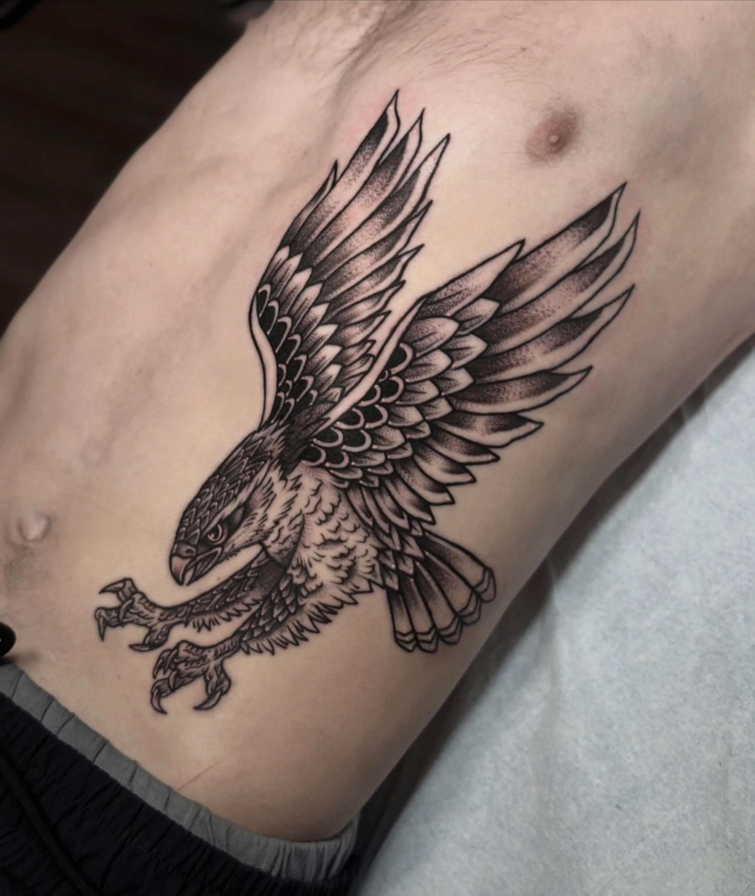 A few weeks ago, I had the opportunity to tattoo my brother @lukethechef_ 🔥, before his fight in Thailand. It was a painful session, but every second was worth it.

Thanks for trusting me, bro. We&rsquo;ve got a lot of good projects coming soon, so 