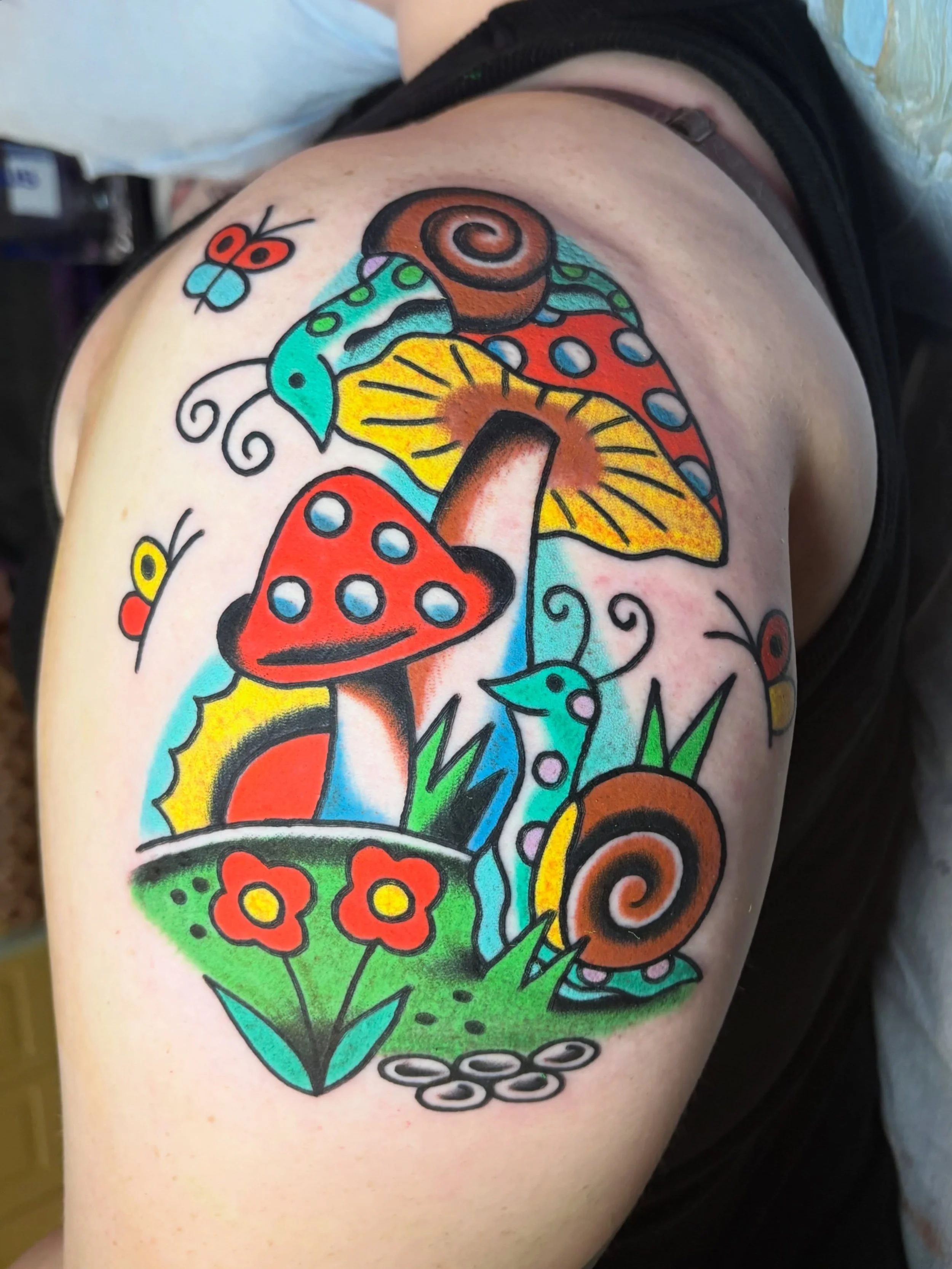 Nature is medicine 
Tattoos done at @good.omen.tattoo 🕉️