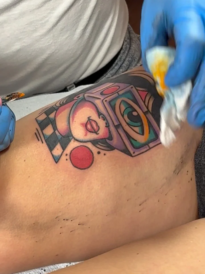 Thanks to @okaytats &amp; @j00lie for stopping by. 
🕉️🕉️🕉️ 2009 W. Belmont Ave.
@madrid_tatts @mat.tattss @juliacampione

#chicago #chicagotattooartist #chicagotattooshop #chicagotattooer #chicagotattoos