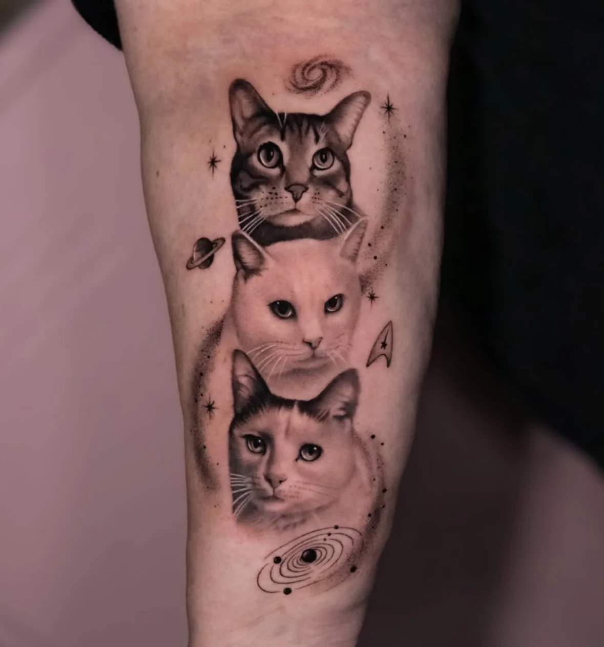 Tattoos done by @mat.tattss 🕉️🕉️🕉️ DM or link in his bio to book @mat.tattss @mat.tattss @mat.tattss 

#chicagotattooartist #chicagotattooshop #chicagotattooer #chicagotattooartist #chicagotattoos