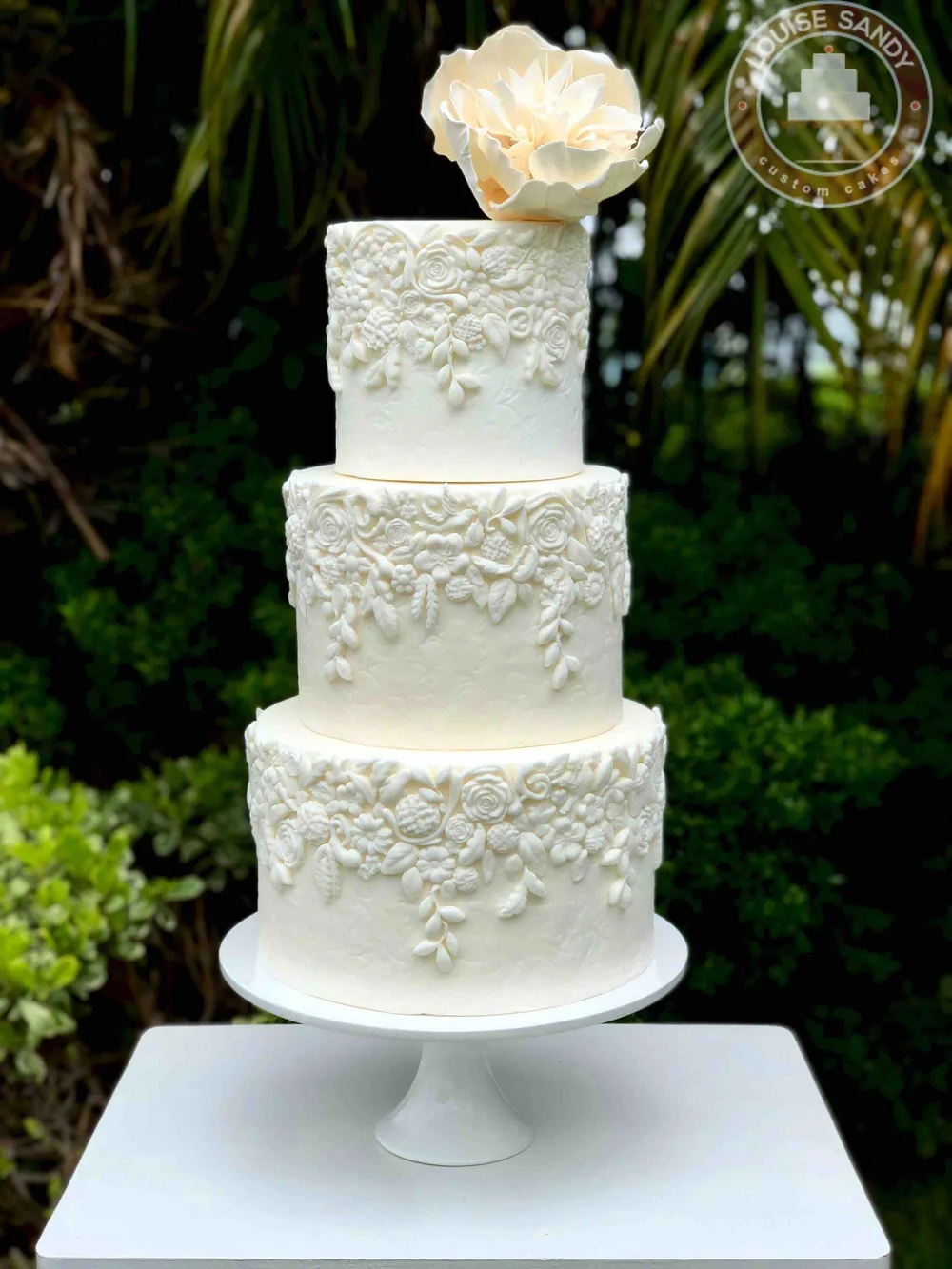 Bas relief wedding cake | Honestweddingadvice.com