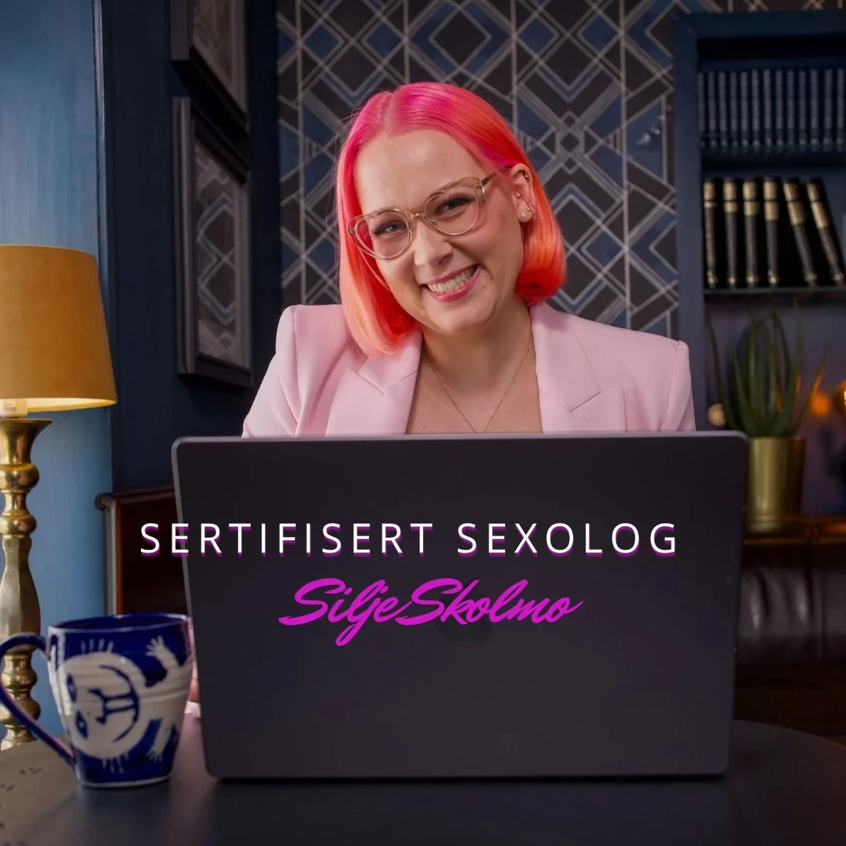 SERTIFISERT SEXOLOG📒 Og med det studiet ble stemmen min s&aring; enormt tydelig. Utdannelsen ga meg s&aring; mye mer enn jeg hadde sett for meg. Healingen min fortsatte i studiet, sammen med nye vennskap, kunnskap og forst&aring;else. N&aring; glede