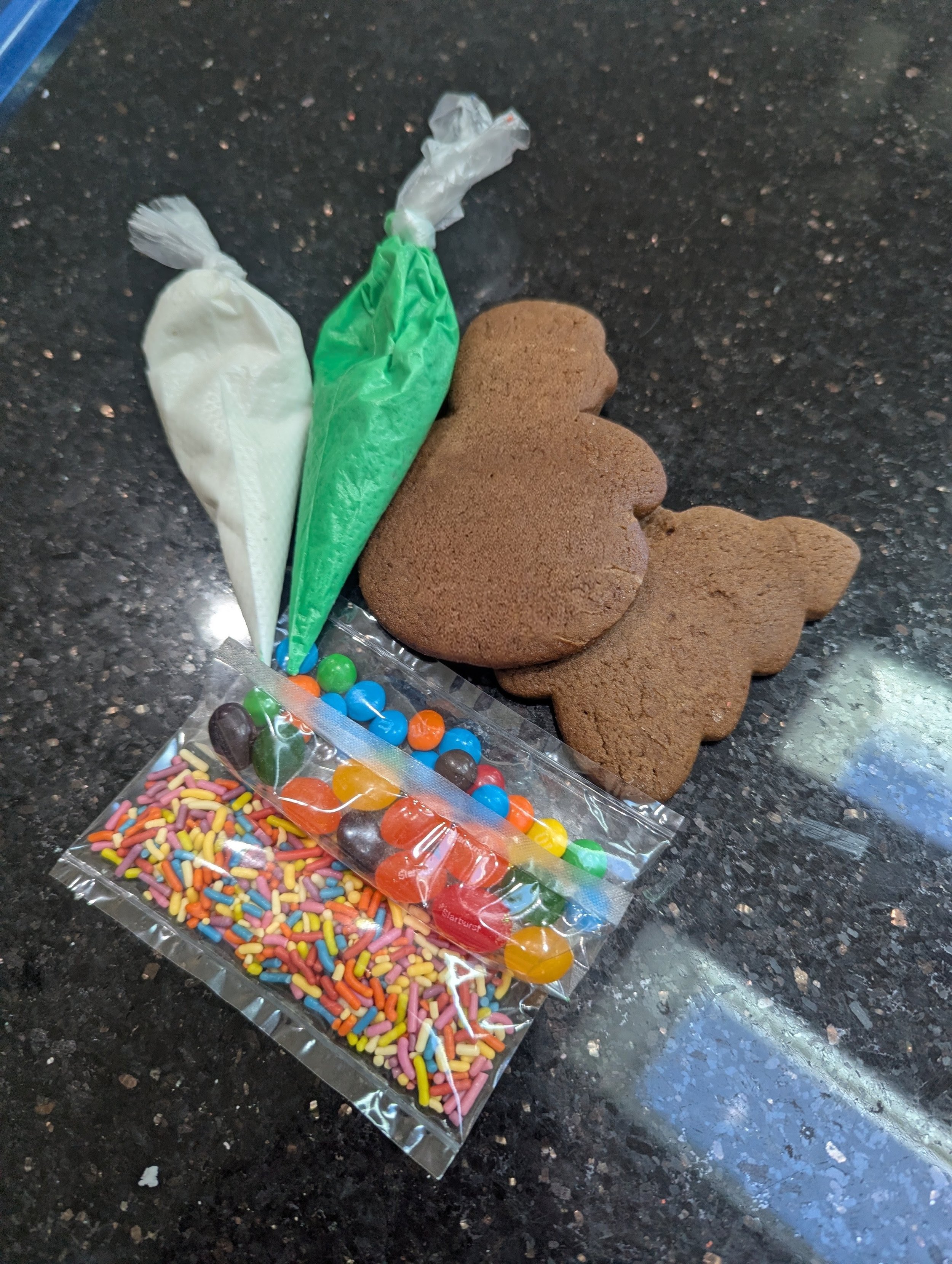 gingerbreadtreeandsnowman.jpg