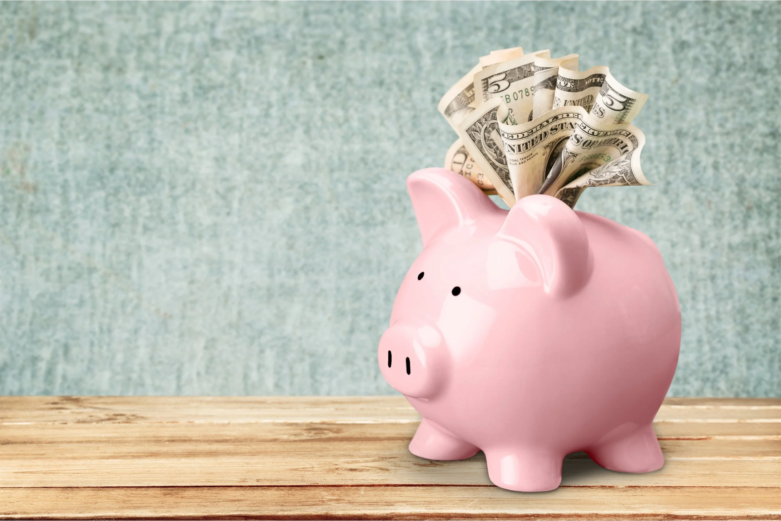 Копилка «поросенок». Оригинальные копилки для денег. Отверстие для копилки. Свинья копилка с денежкой. Копилка веселая свинья.