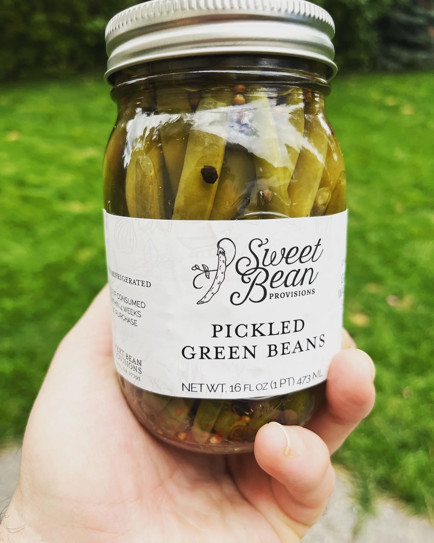 Dilly beans are back!!! 👀🫛🧄😋
Come grab a jar tomorrow from 11-3 @bendfarmersmarket 

Only 3 markets left! Come support your favorite local vendors while you still can 💚🫑🍆🥦🧡