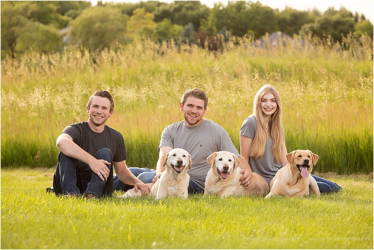 Sioux Falls siblings and pet portraits.