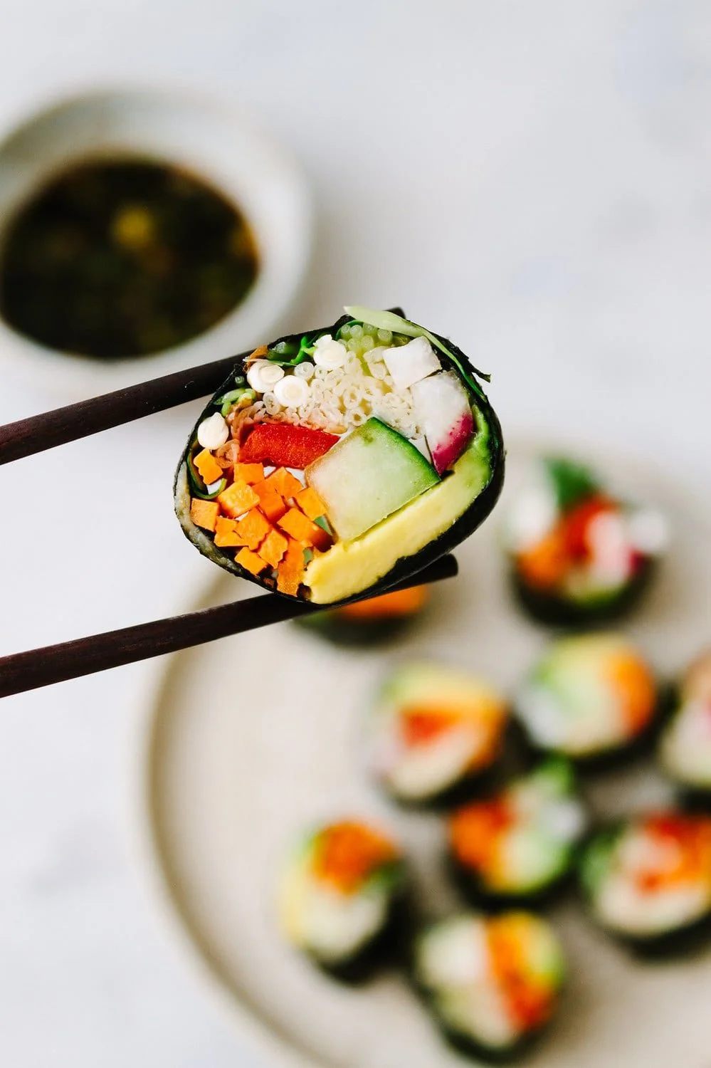 raw-vegan-sushi-rolls-4.jpg