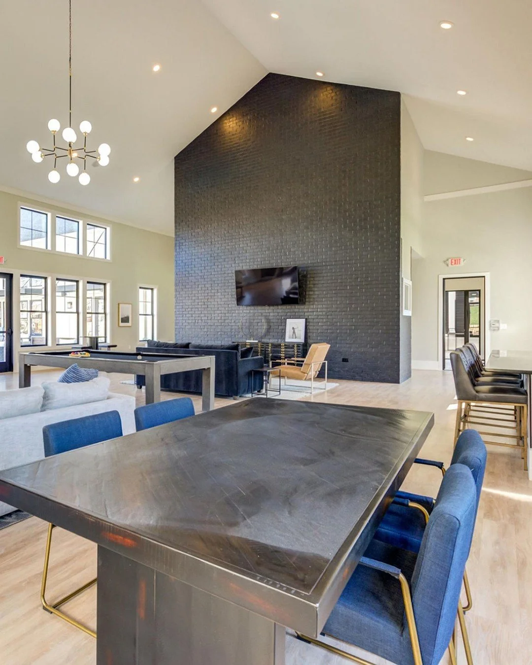 Welcome to our vibrant Social Lounge,open 24 hours a day! Whether you&rsquo;re an early bird or a night owl, our space is designed to cater to your every need around the clock. Perfect for both spontaneous gatherings and meticulously planned events, 