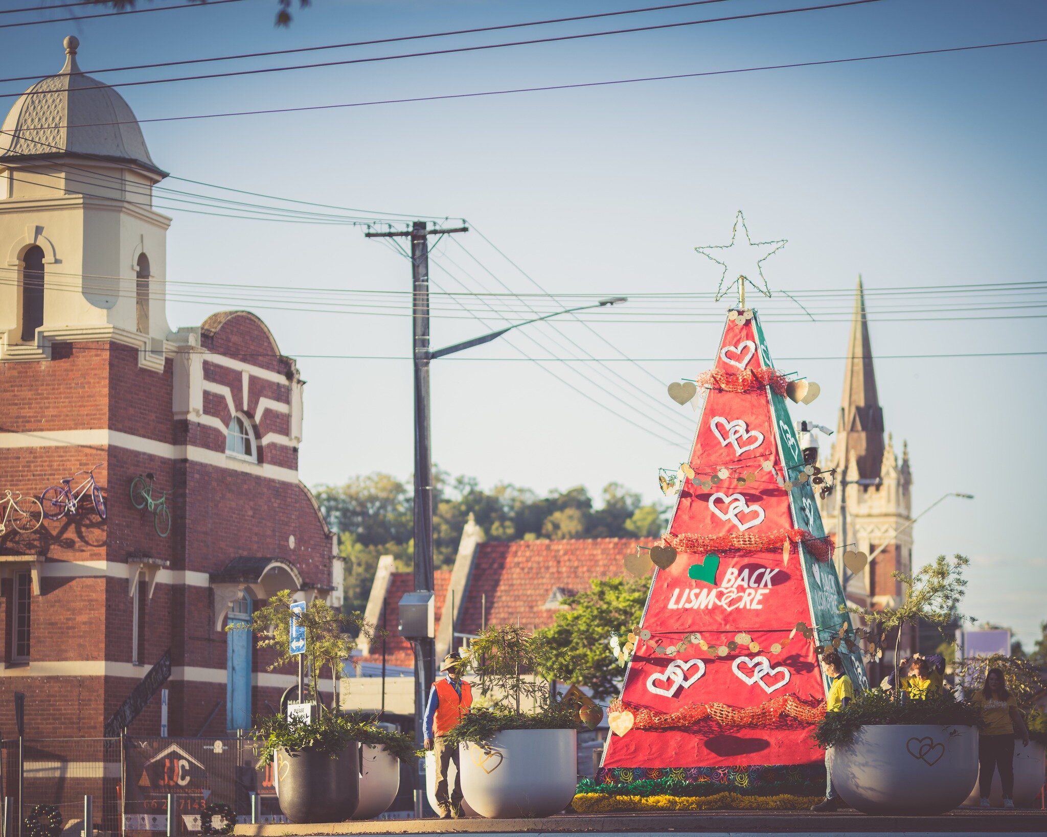 BACK LISMORE THIS CHRISTMAS

Lismore City Council's upcycled Christmas tree has been unveiled. This year's tree focuses on upcycling while encouraging people to #backlismore this Christmas.

This signals the beginning of a month-long festive extravag