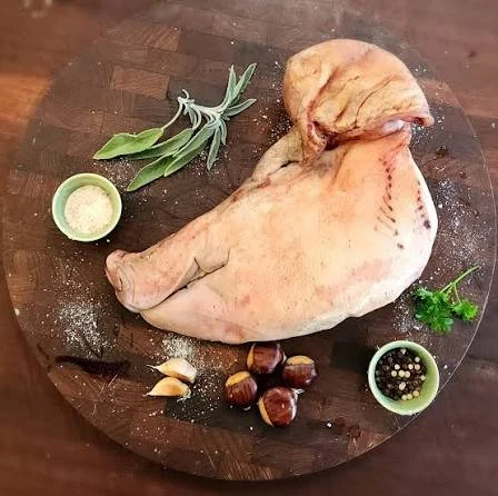PIGS HEAD, FROZEN.