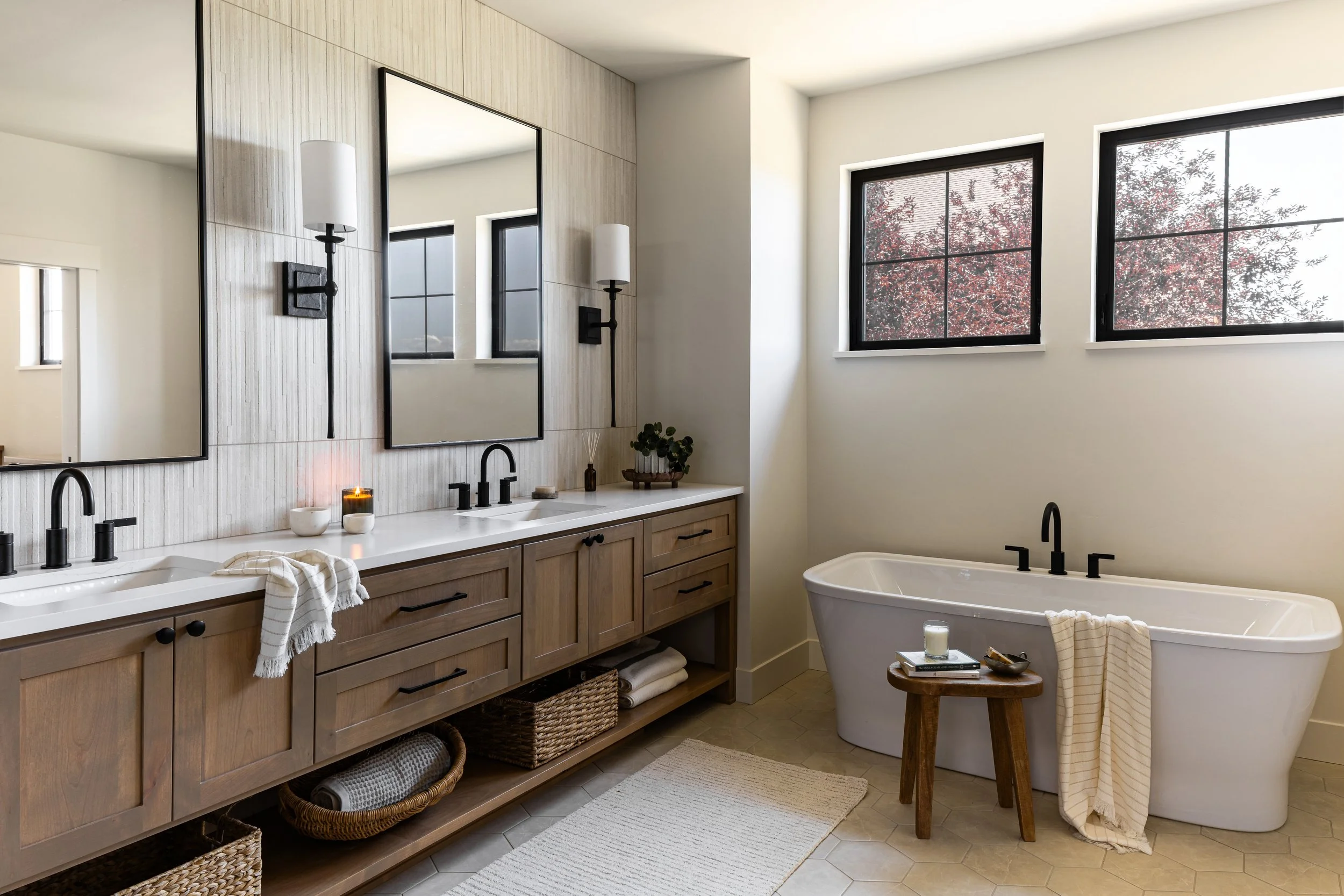 brasada-primary-bathroom-design-bathtub-interior-design-foraged-interiors.jpg