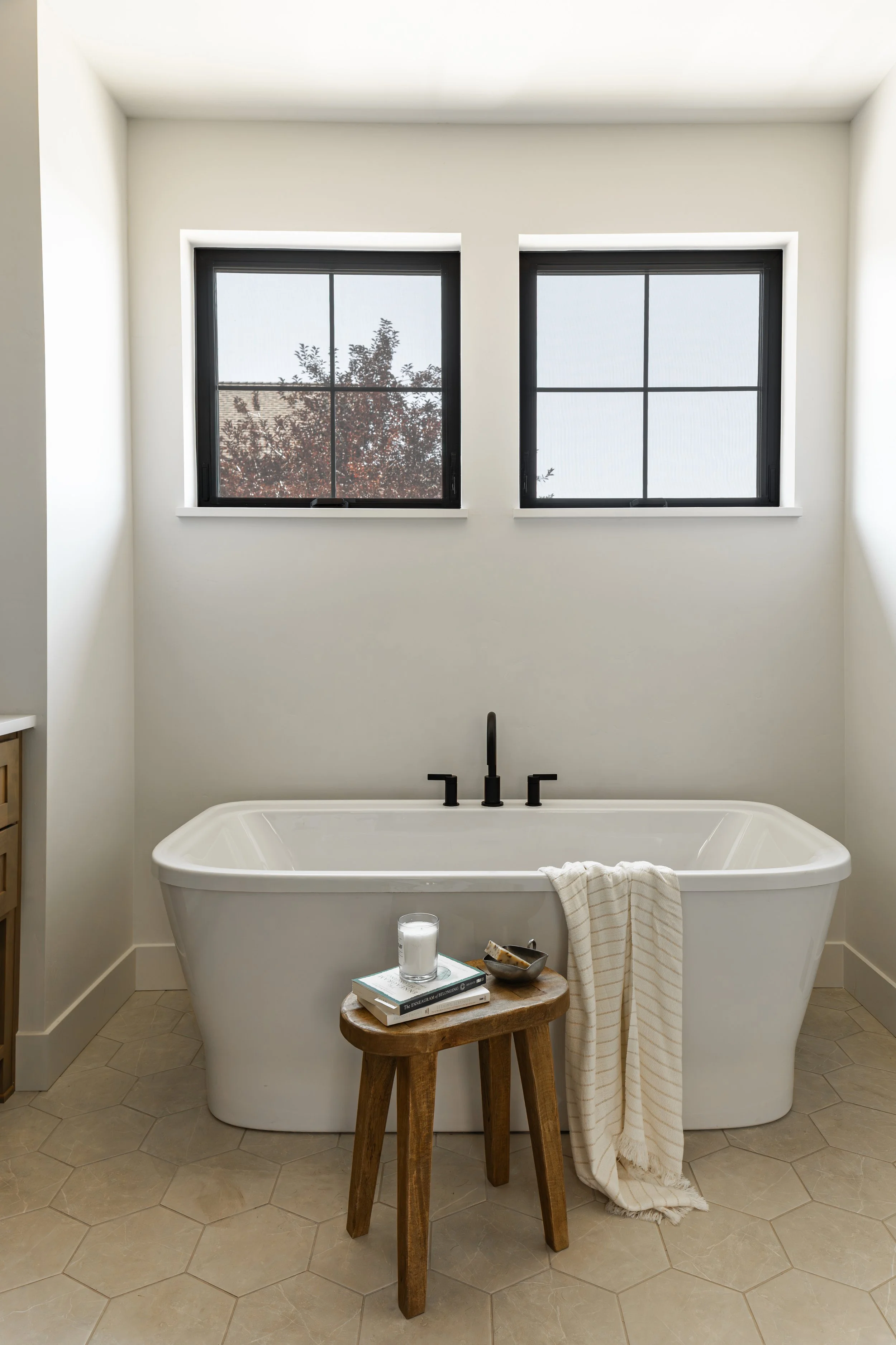 brasada-primary-bathroom-tub-interior-design-foraged-interiors.jpg