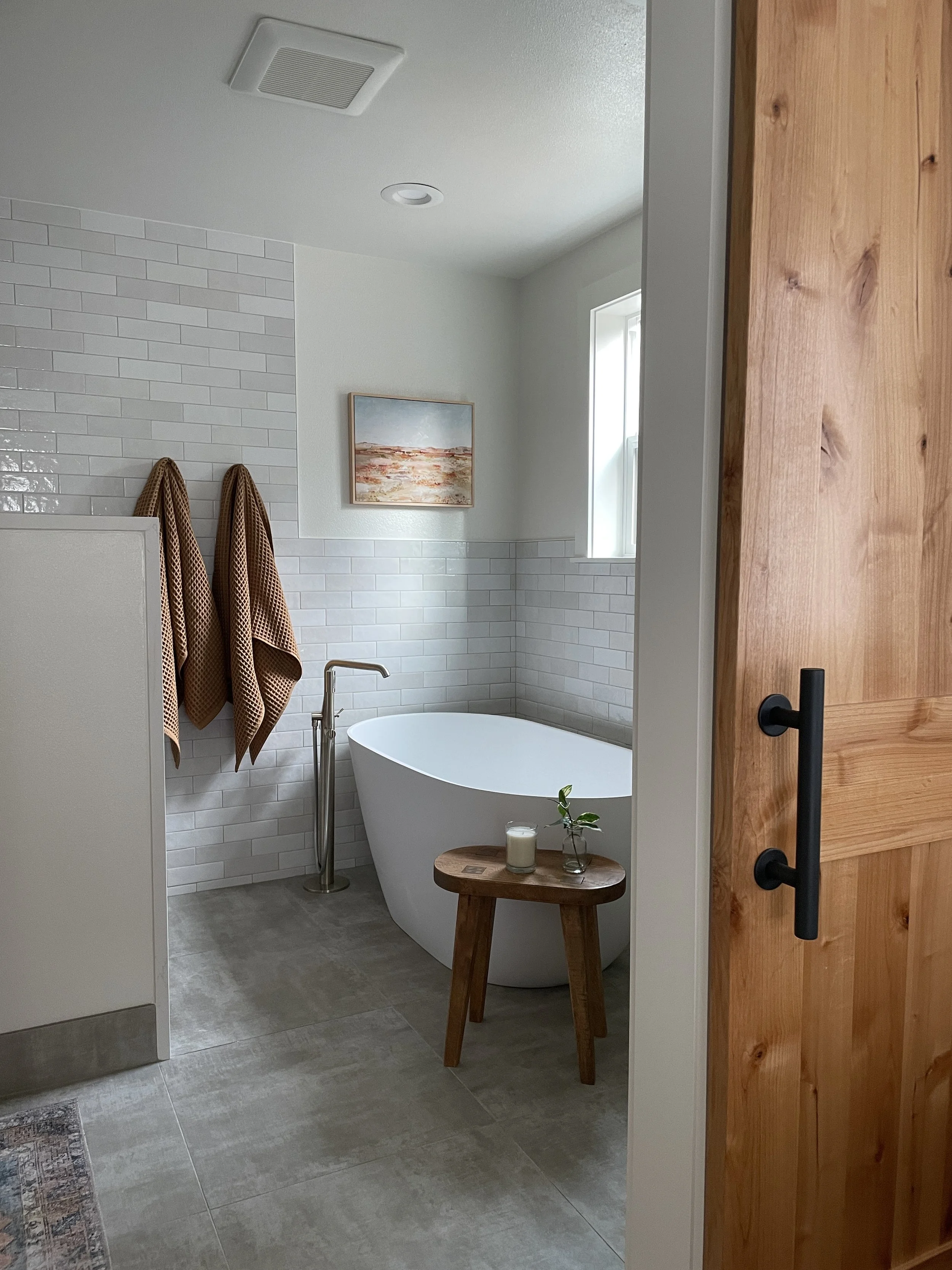 bend-bathroom-barn-door-interior-design-foraged-interiors.JPG