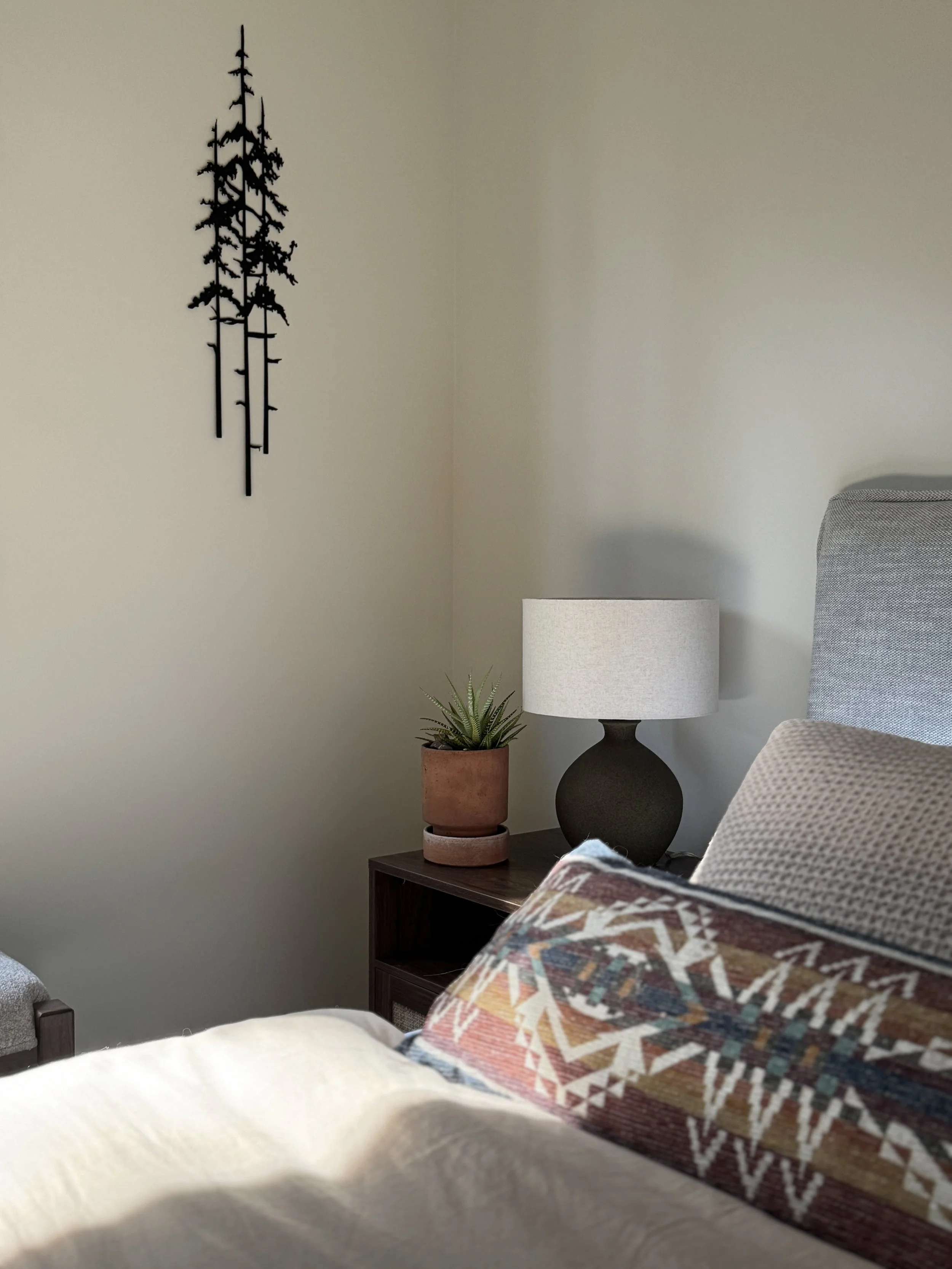 sisters-woodlands-foraged-interiors-bedroom-decor.jpg