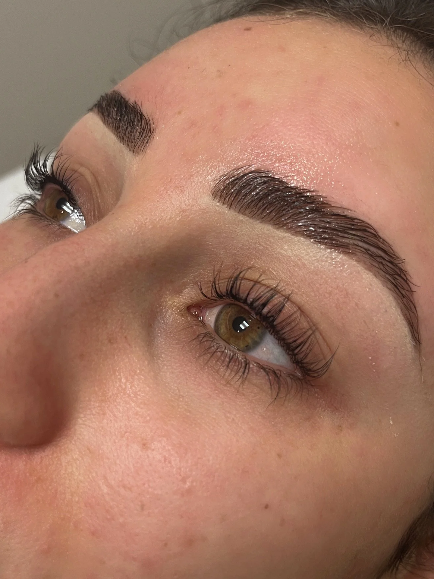 The ultimate LIFT package &mdash; Eyelash lift &amp; tint and Eyebrow Lamination, Wax &amp; Tint or Dye. Wed be lying if we said this wasn&rsquo;t one of our favourite treatments at Repose 🔥 swipe to see the before 👉🏼 (Brow artist; Danica)