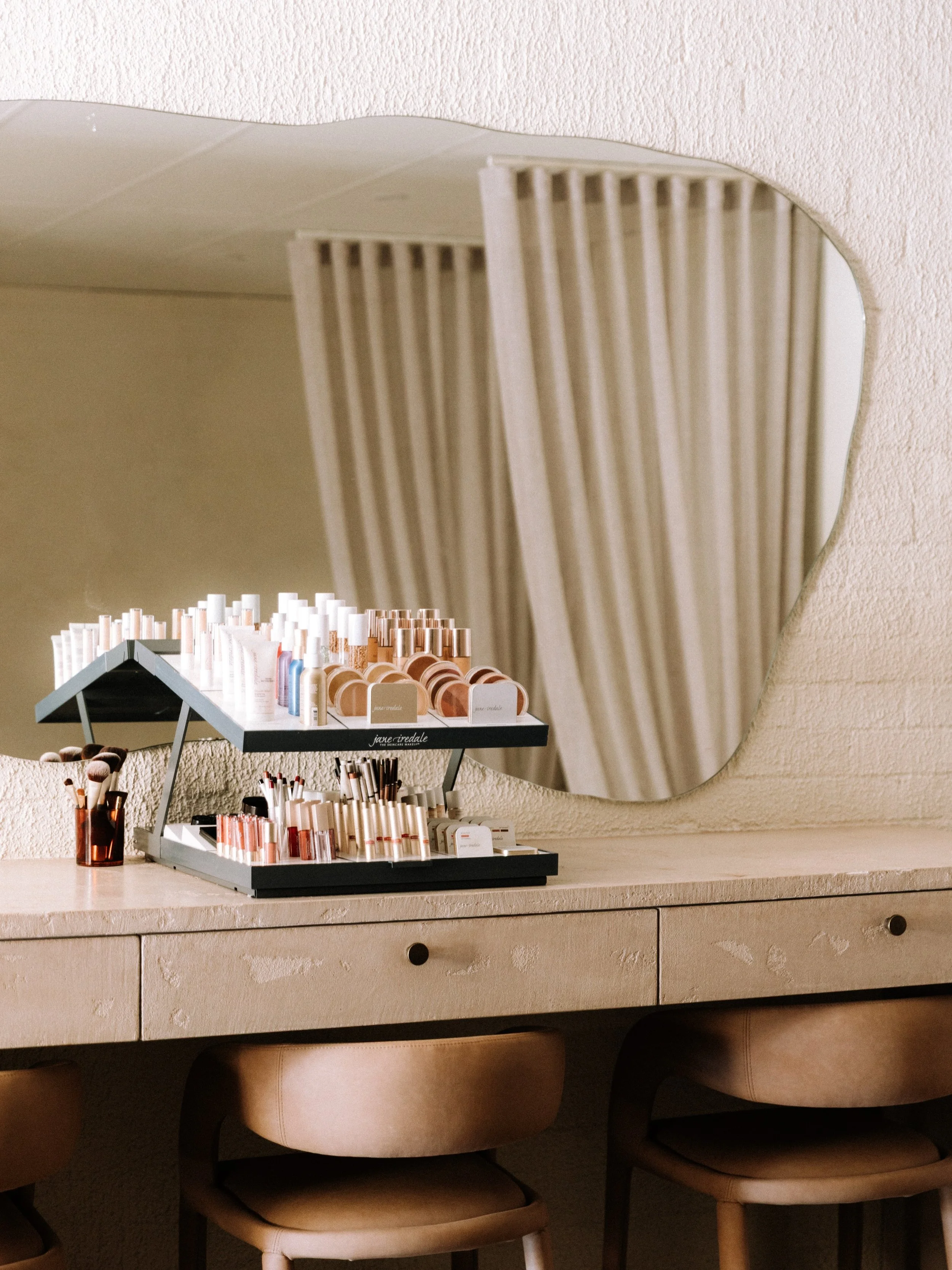 30% off all Jane Iredale Makeup when you purchase any ColourLuxe Lipstick 💄 

Jane Iredale is a high quality mineral makeup with clean ingredients. Book a free colour match consultation to choose the right colour for you. Available to shop online or