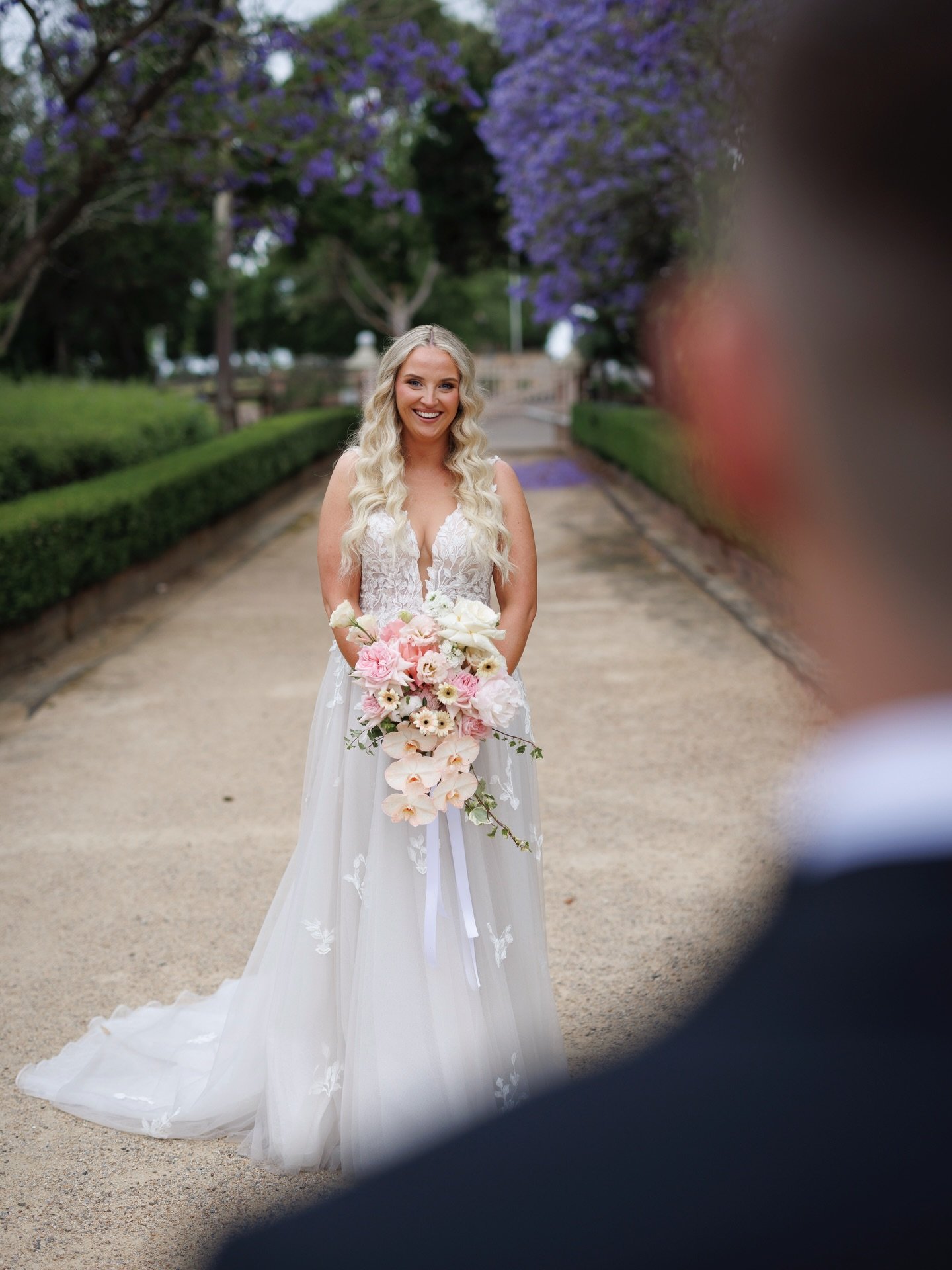 Karissa ✨

A special day capturing Karissa &amp; Matthew as they said &lsquo;I do&rsquo; 🤍

Venue: @burnhamestate 
Photography: @michael.jamesphotography 
Socials: @onthescenesocials 
Music: @sarahvellamusic 
Celebrant / MC : @johanthecelebrant 
Mak