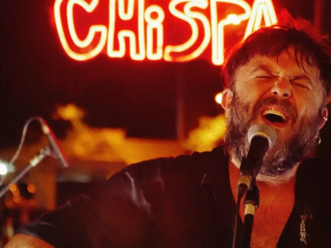 Resistiendo la embestida: Cuatro Pesos de Propina en La chispa