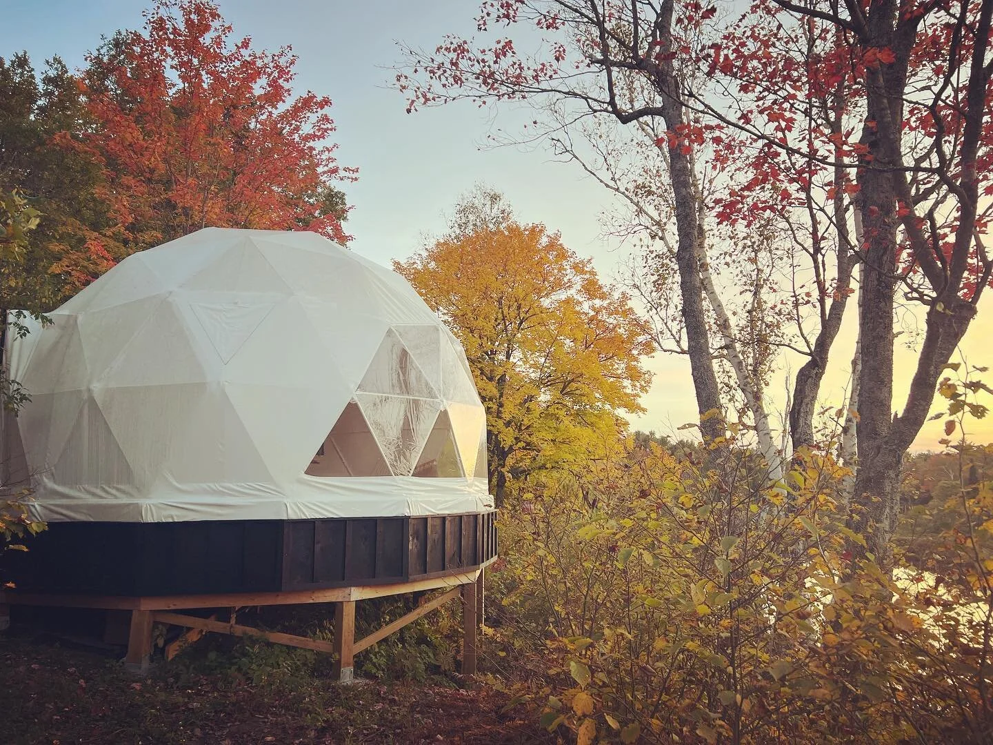 Fall is here!!! 🍁 you’ll want to book your stay at the river dome for fall 2024. It’ll take your breath away! #theriverdome #airbnb #vrbo #ontariotravel