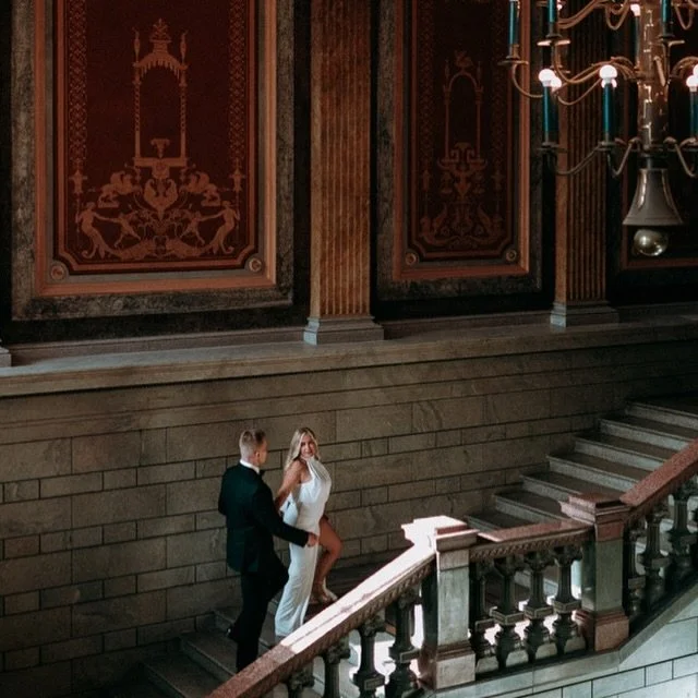 H&auml;&auml;kausi 2026&ndash;2027 on viel&auml; avattuna! Varauskalenterissa on viel&auml; muutamia paikkoja auki. 
 Otan vastaan rajoitetun m&auml;&auml;r&auml;n h&auml;&auml;kuvausvarauksia Helsingiss&auml; sek&auml; muualla Suomessa.

Kuvaustyyli