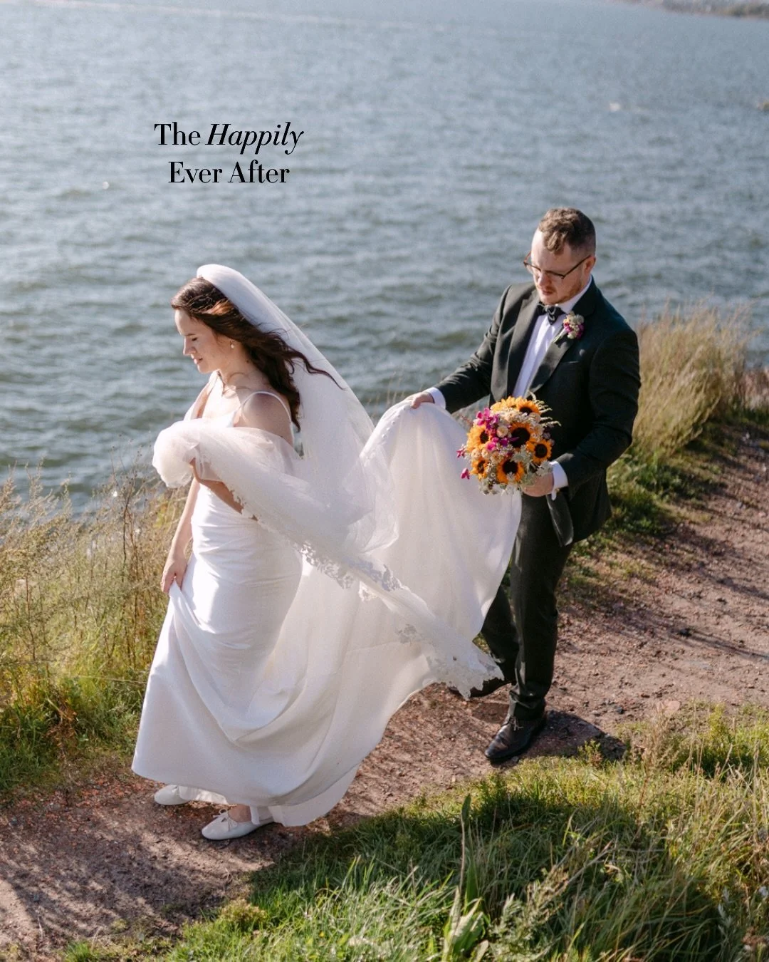 E + R 🤍🖤

H&auml;&auml;kuvaus

Dress: @niinatarhelsinki  Hair &amp; Makeup: @morsianart  Catering: @loistocatering  Music: @theidaelina  Venue: #Myllysali @suomenlinnaofficial  Place cards &amp; menus: @bymirakalligrafia
Styling &amp; Decor: @annas