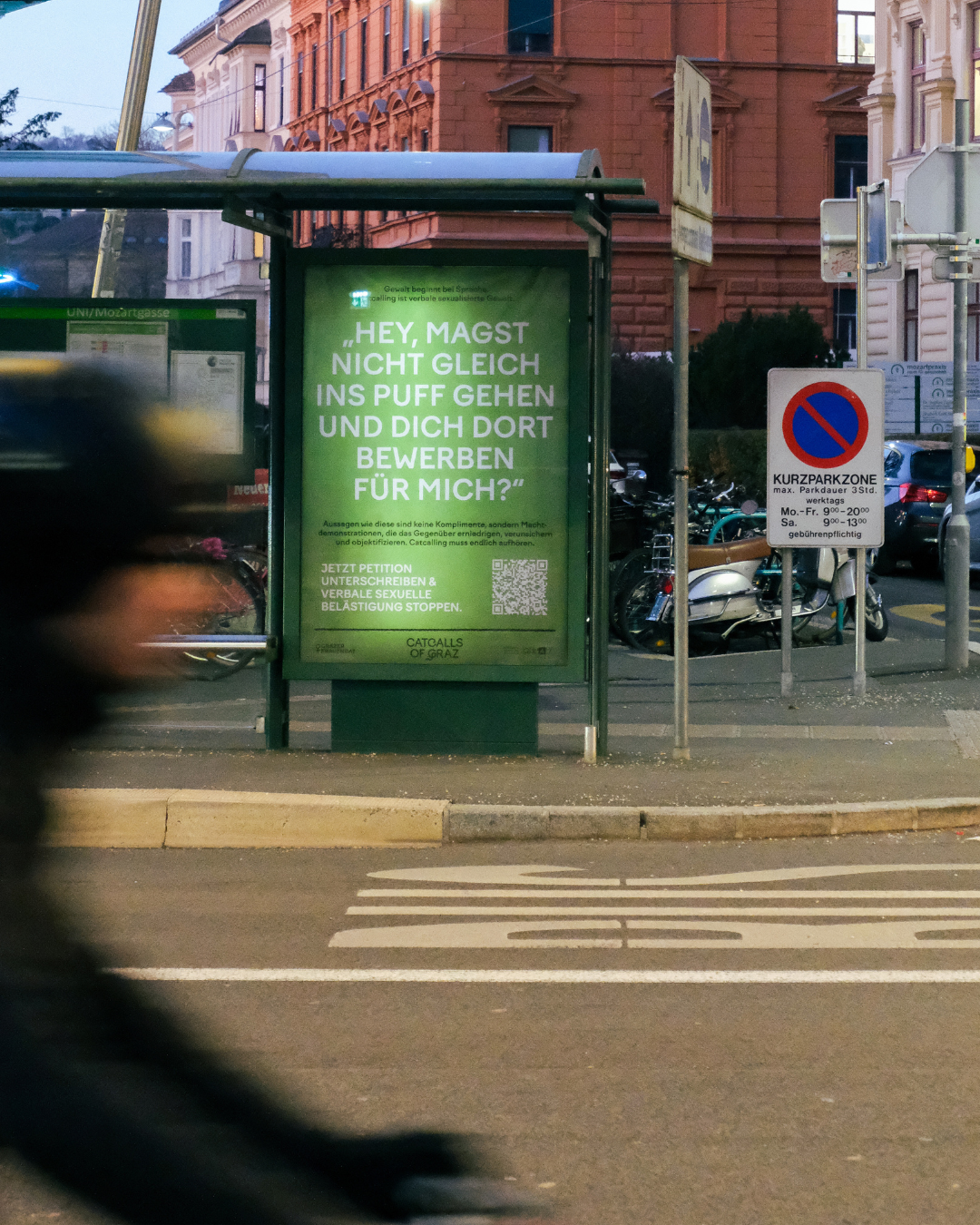 Plakatkampagne gegen Catcalling bei Grazer Bushaltestellen