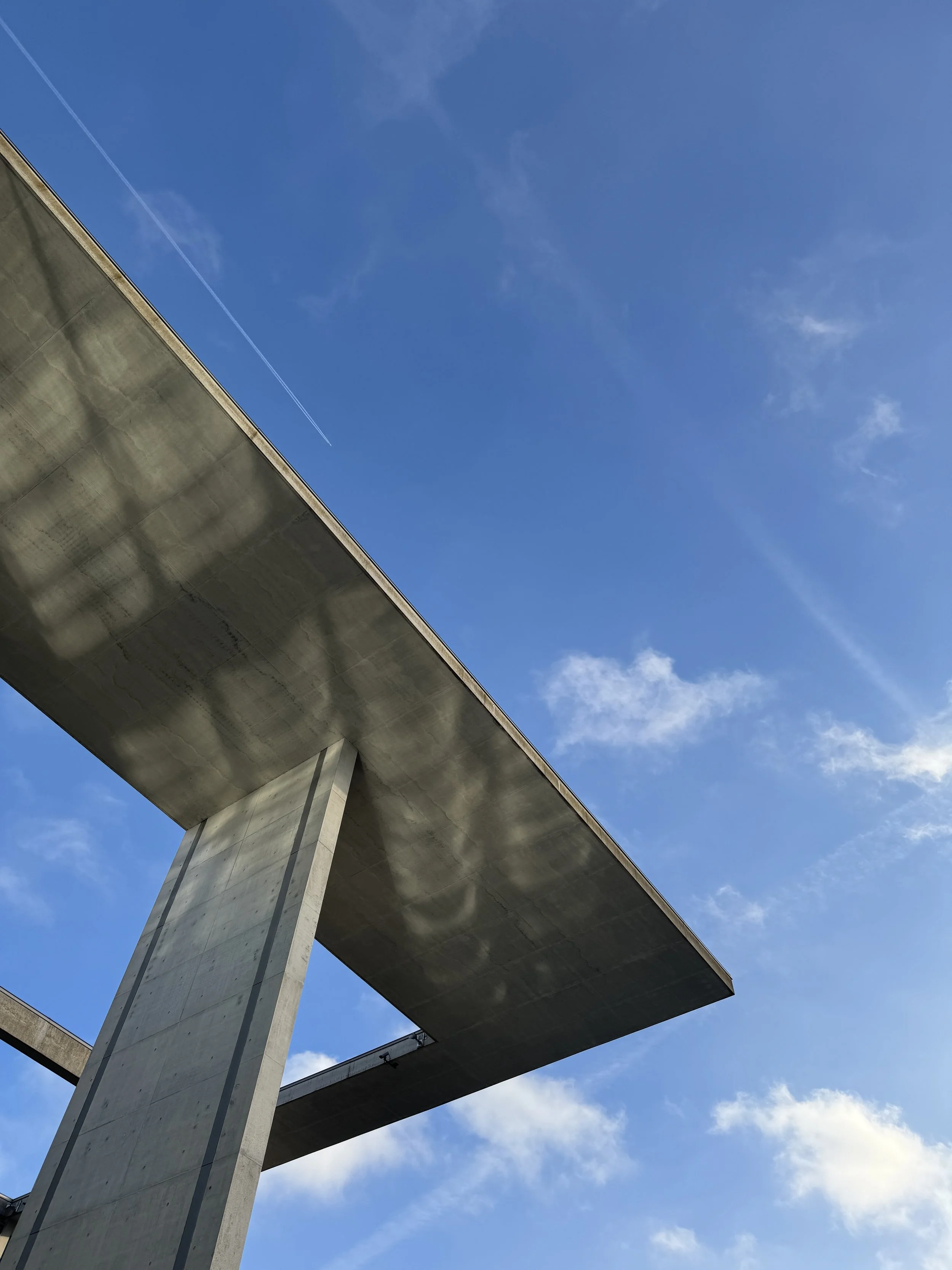 Abstraktes Hintergrundbild für eine Website zu intuitivem Online Business Coaching.