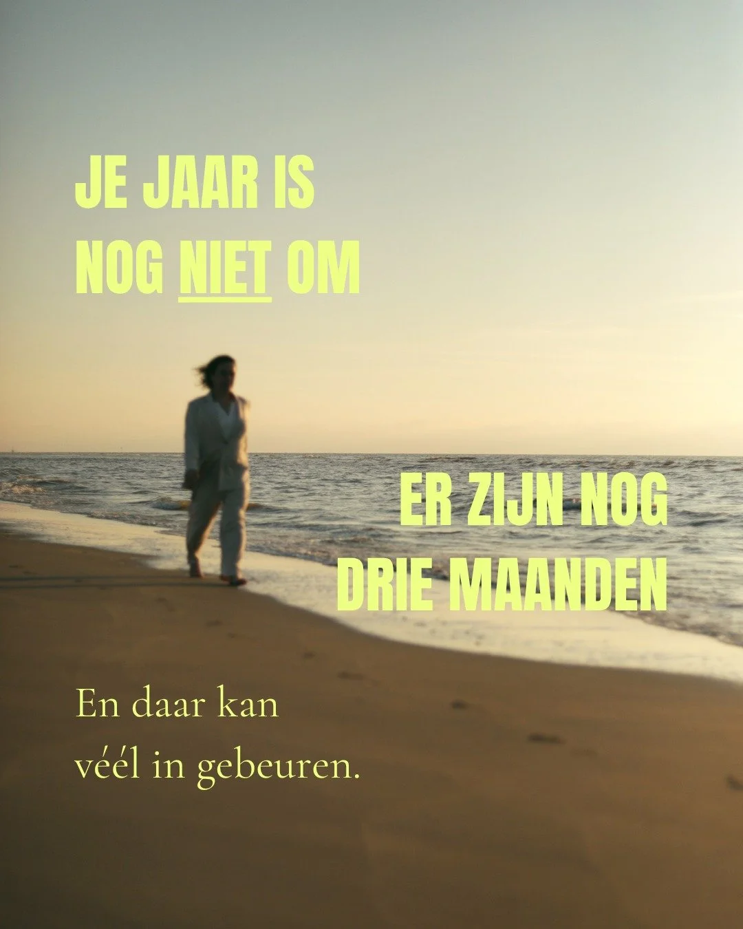 Misschien voelt 2025 wat rommelig.
Of misschien loopt het net goed, maar weet je niet hoe je dat vasthoudt.

Wat er ook is, het is nog niet voorbij.
Er liggen nog drie maanden voor je.

Ruimte om te herbekijken.
Om te herademen.
En om te herori&euml;