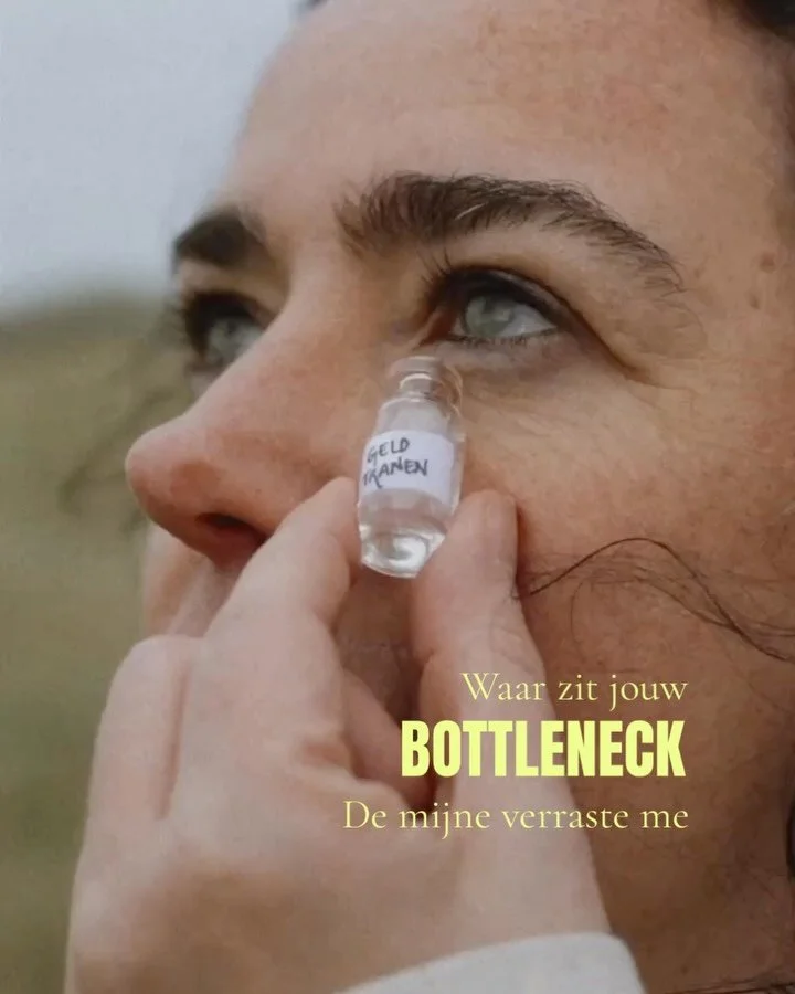 Wat is jouw bottleneck? De mijne verraste me.

Onlangs volgde ik een bedrijfsopstelling op de Circle Day van Ommetoer &mdash; begeleid door Eline Catseman.

Ik zocht mijn bottleneck overal. In mijn cijfers. In mijn strategie. In mijn zichtbaarheid.
T