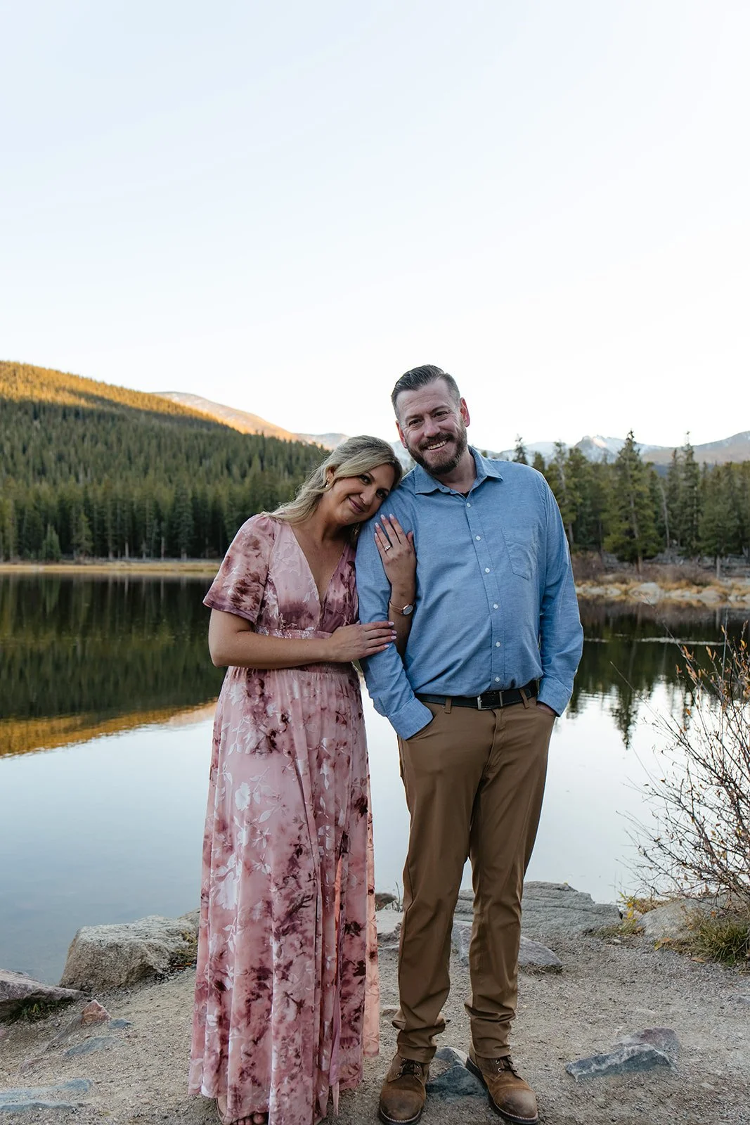 a couple at echo lake for engagement photos 