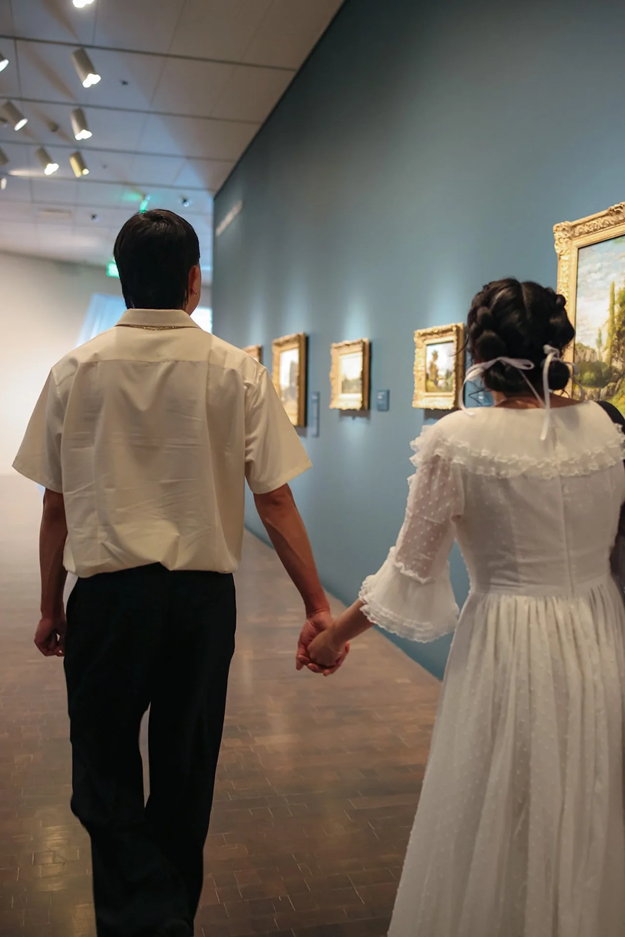 City Engagement Photos That Felt Like a Date at the Denver Art Museum