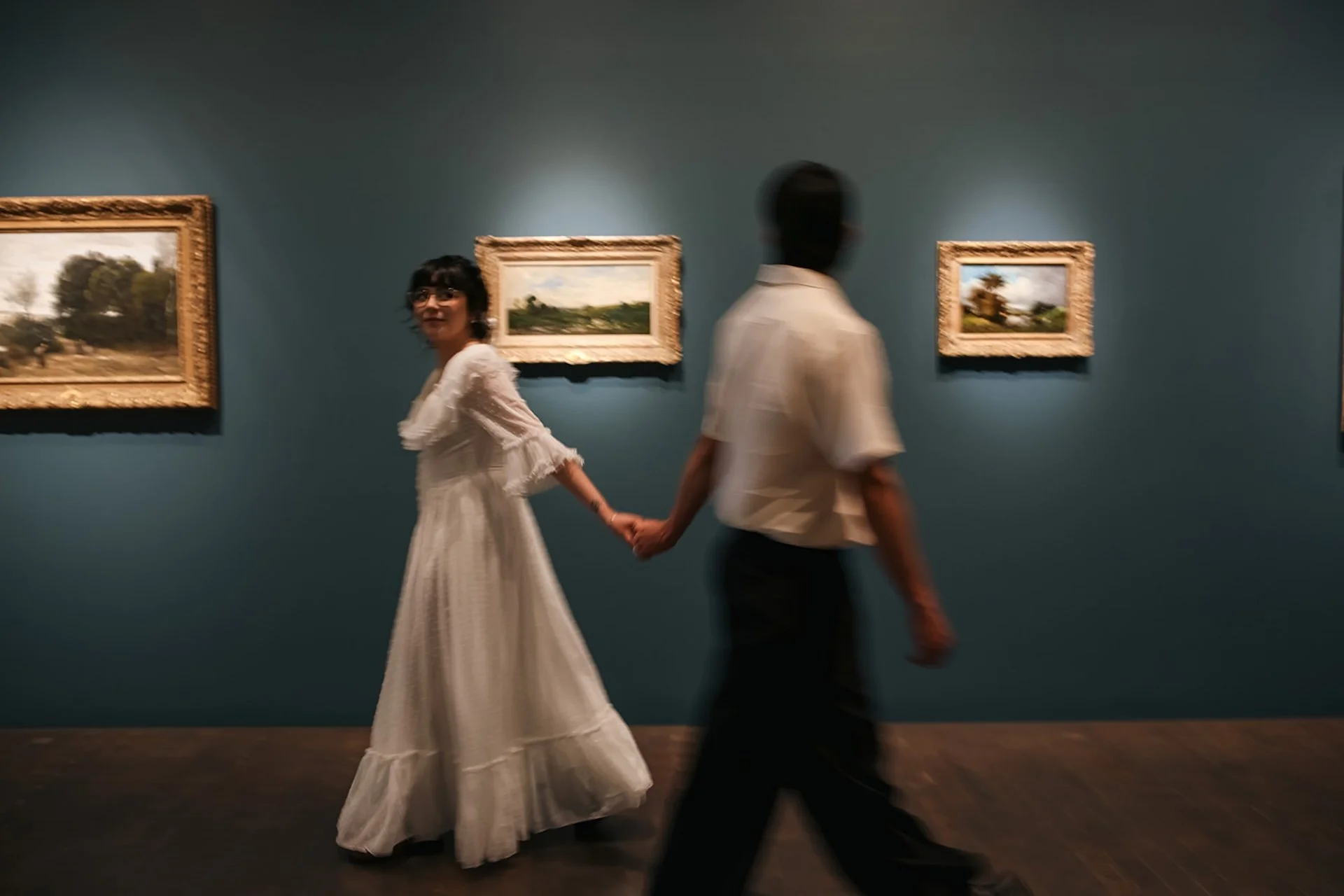 City Engagement Photos That Felt Like a Date at the Denver Art Museum