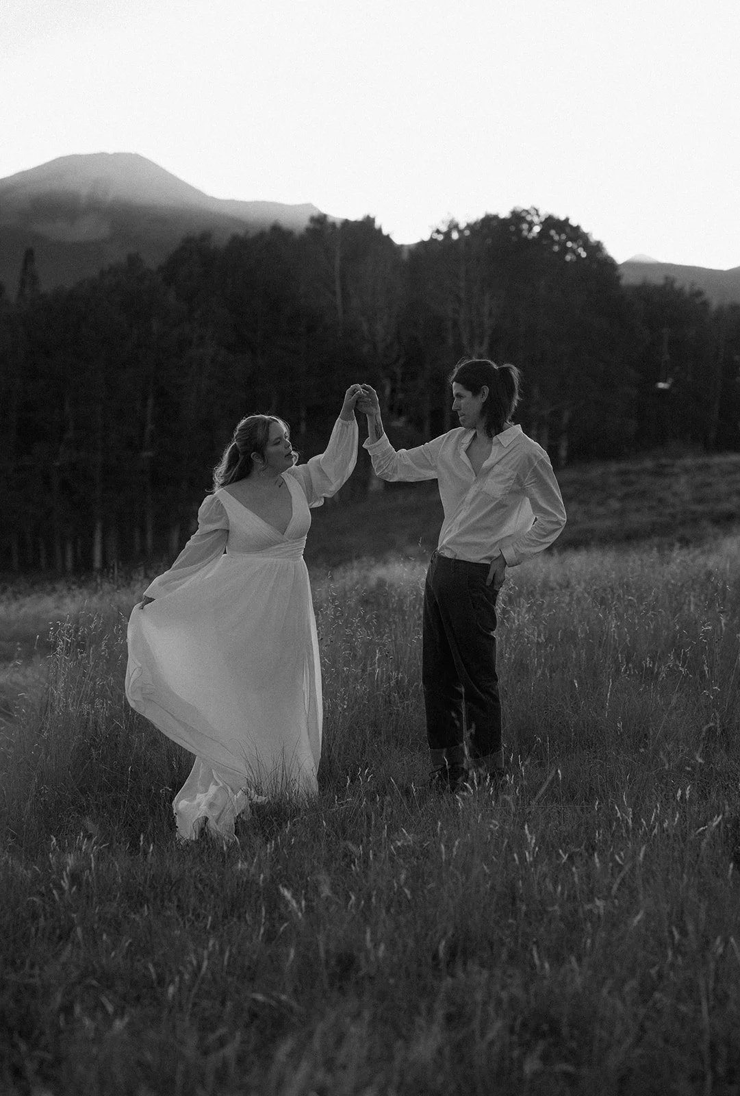 Black and white mountain meadow elopement portraits at sunset in Crested Butte, capturing cinematic couple photos, romantic mountain elopement inspiration, and Colorado wedding photography.