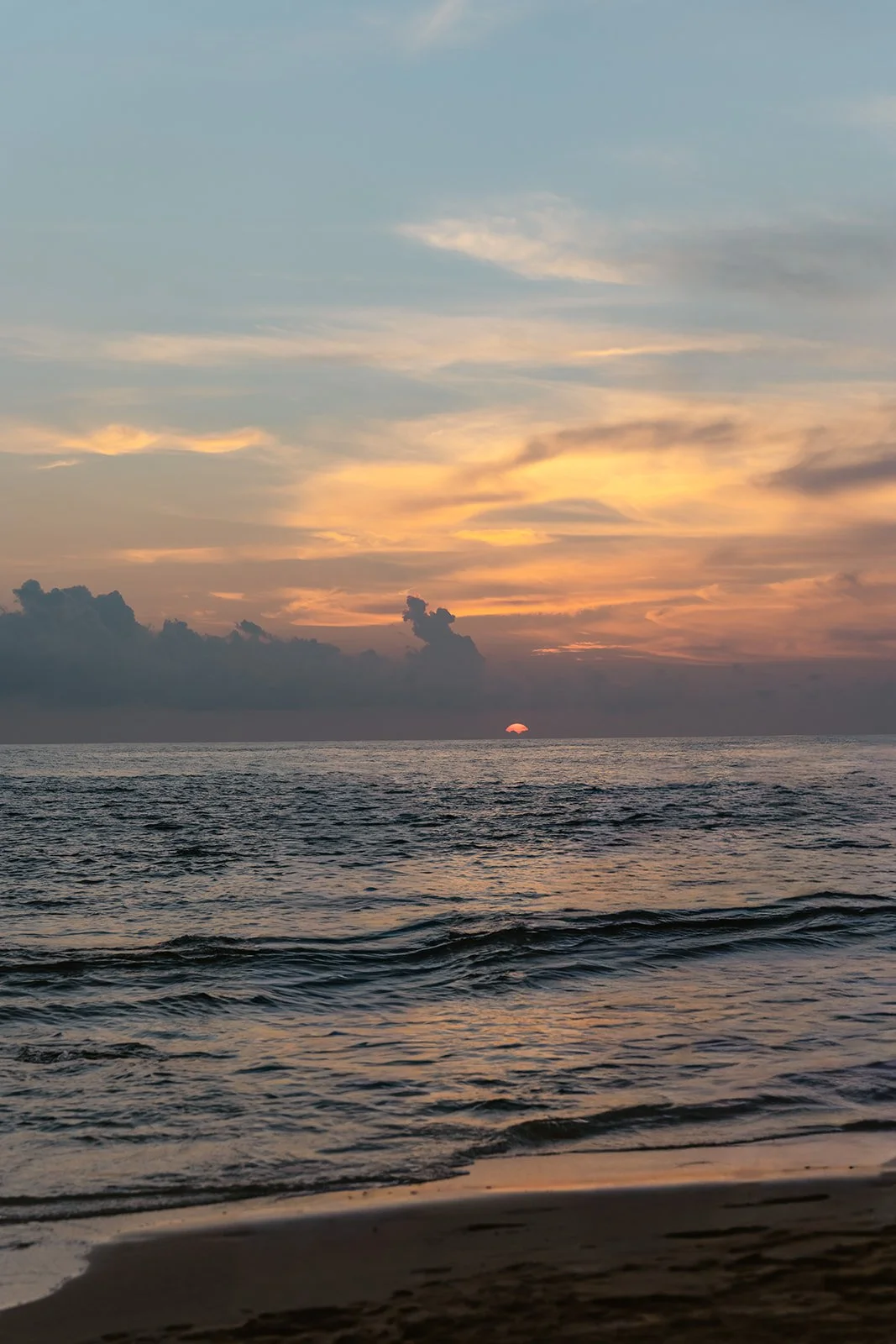 Poi Pu Beach-R+T-34.jpg