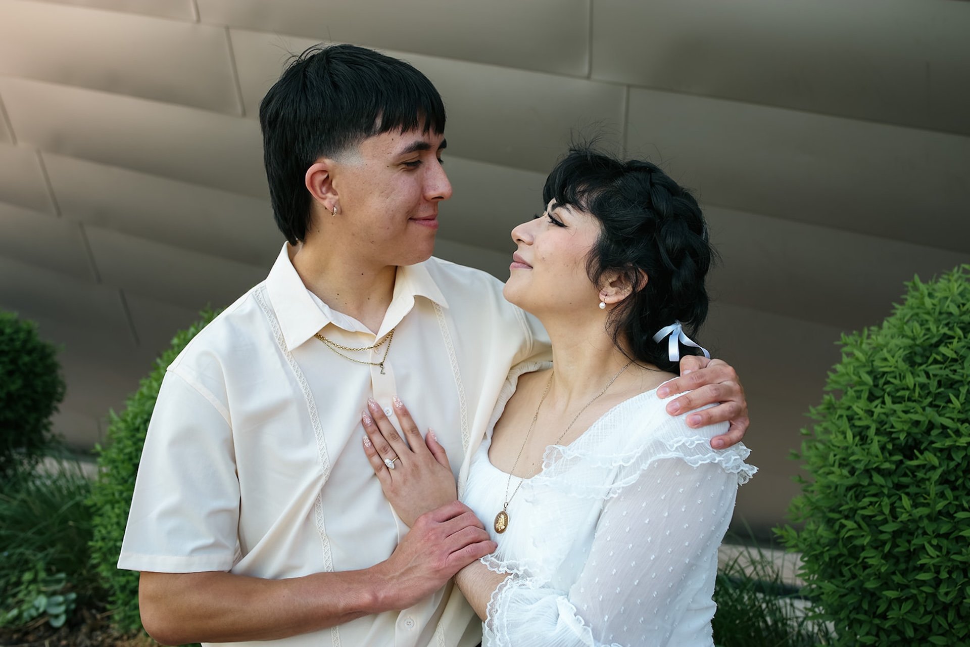 City Engagement Photos That Felt Like a Date at the Denver Art Museum