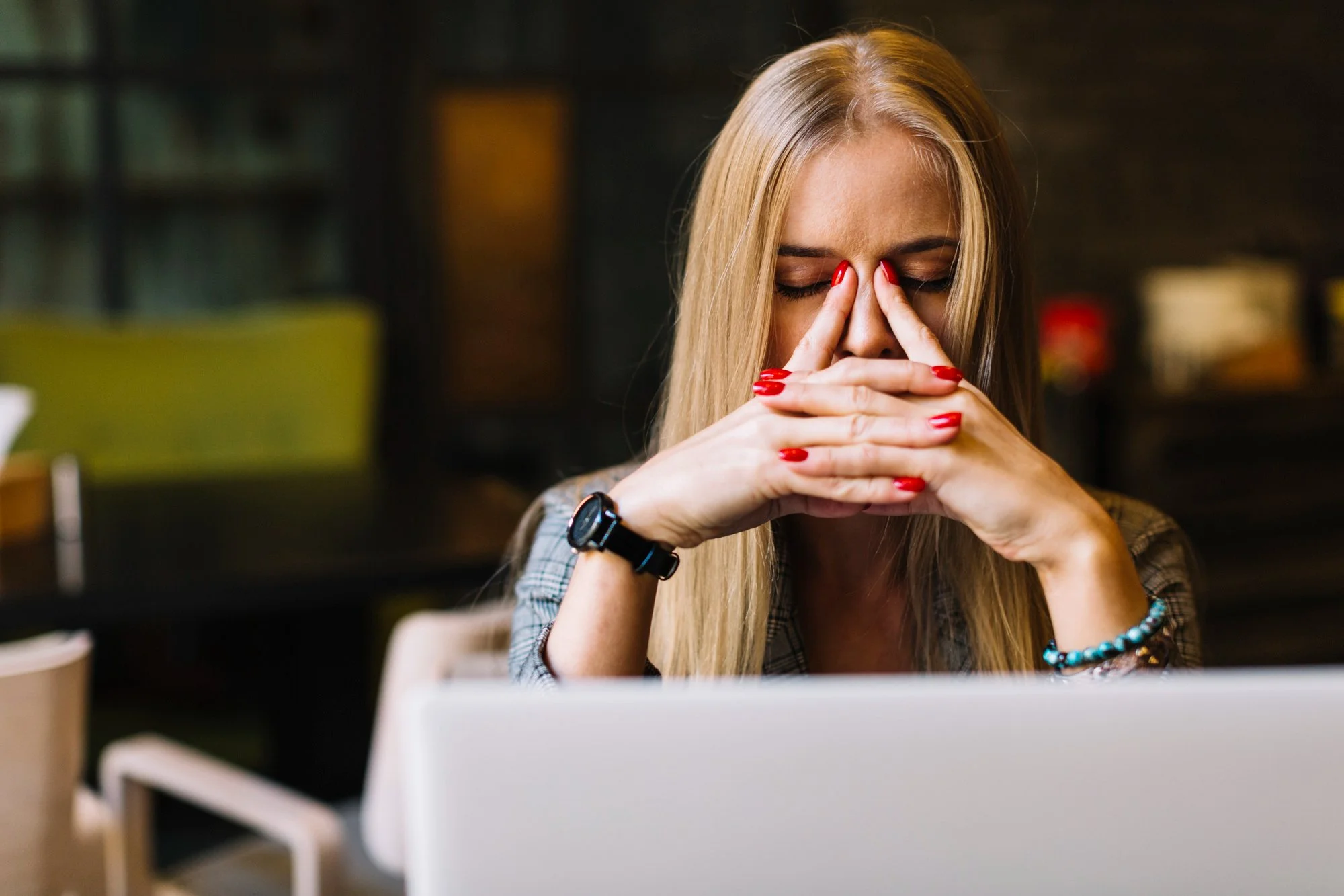 Breaking Free from FOMO: How Professional Women Can Overcome the Fear of Missing Out