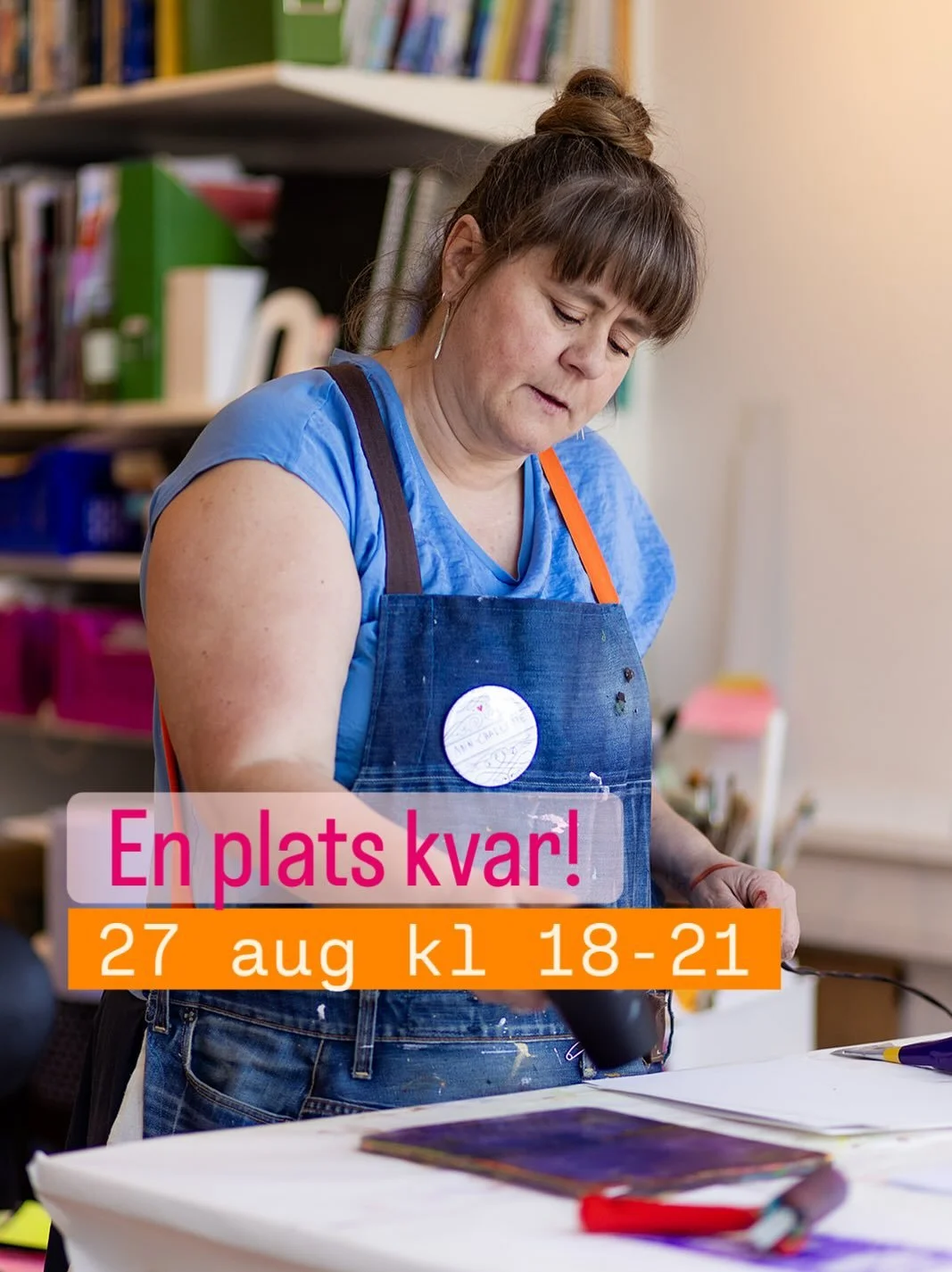 En plats kvar till onsdagens workshop Prova p&aring; gelli plate i min atelj&eacute; i Norra &Auml;ngby i Stockholm! Vi kommer g&aring; igenom grunderna i hur man trycker med en gelli plate. Och anv&auml;nda v&auml;xter som motiv. Kom! Det blir kul! 